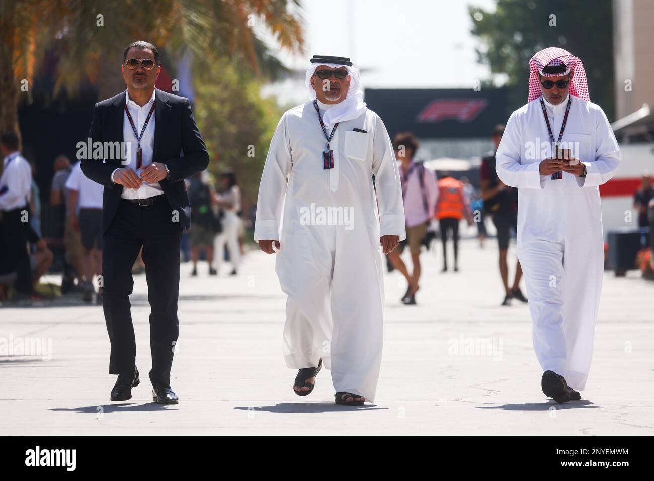 Sakhir, Bahreïn. 2nd mars 2023. HRH le prince Salman bin Hamad Al Khalifa (au centre) est vu dans le paddock devant Bahreïn Grand Prix du Championnat du monde de Formule 1 2023 au circuit international de Bahreïn sur 2 mars 2023 à Bahreïn, Bahreïn. (Credit image: © Beata Zawrzel/ZUMA Press Wire) USAGE ÉDITORIAL SEULEMENT! Non destiné À un usage commercial ! Crédit : ZUMA Press, Inc./Alay Live News Banque D'Images