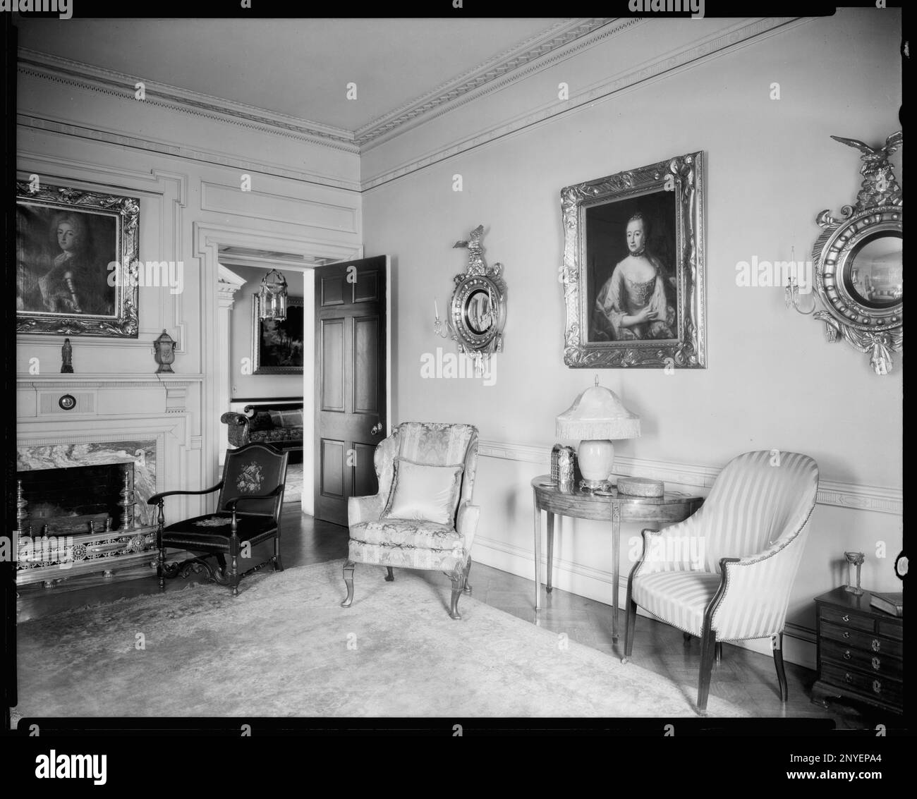 Maison de Mme Hugh McGuire, Alexandria, Virginie. Carnegie Etude de l'architecture du Sud. Etats-Unis Virginia Alexandria, Chaires, Arts décoratifs, Mantels, Paneling, Portes et embrasures, intérieurs. Banque D'Images