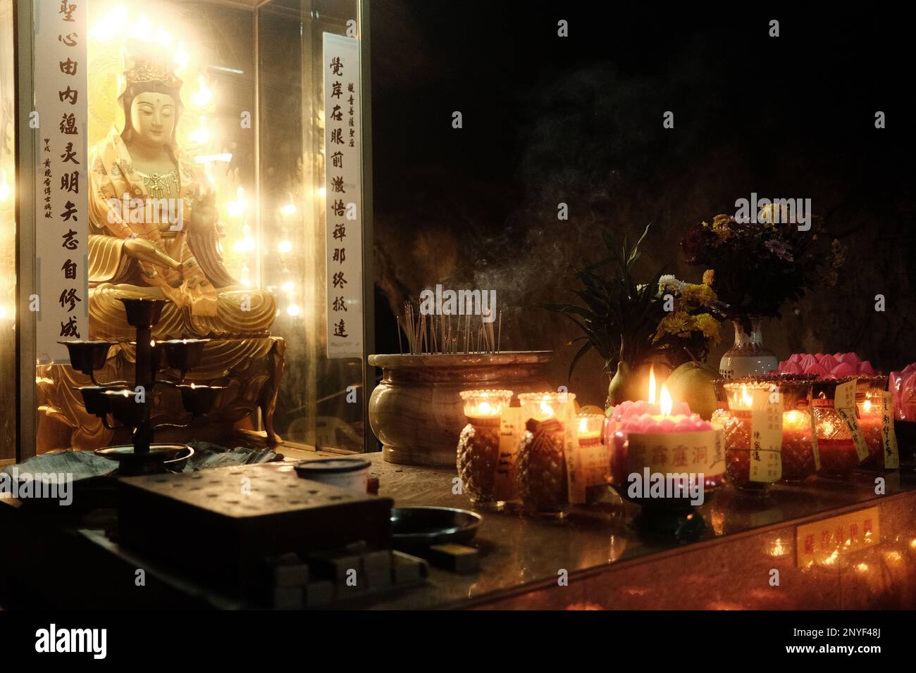 Photo prise à l'intérieur d'un temple bouddhiste à Ipoh, Malaisie Banque D'Images