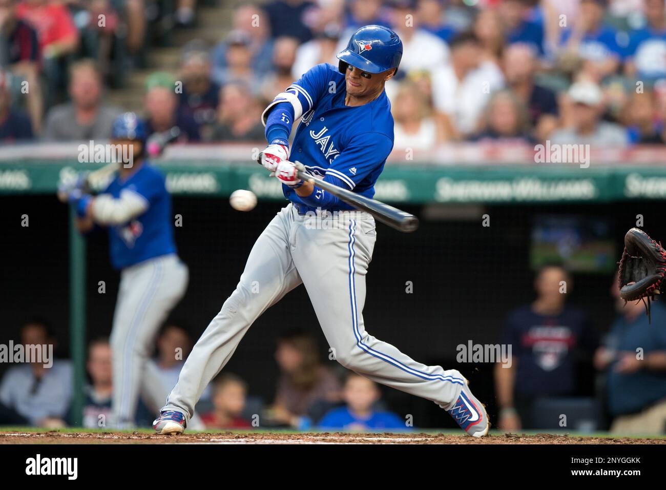 CLEVELAND, OH - JULY 21: Toronto Blue Jays infielder Ryan grounds into a double play to end the fourth inning of the Major League Baseball game between the Toronto Blue Jays and Cleveland Indians on July 21, 2017, at Progressive Field in Cleveland, OH. (Photo by Frank Jansky/Icon Sportswire) (Icon Sportswire via AP Images) Banque D'Images