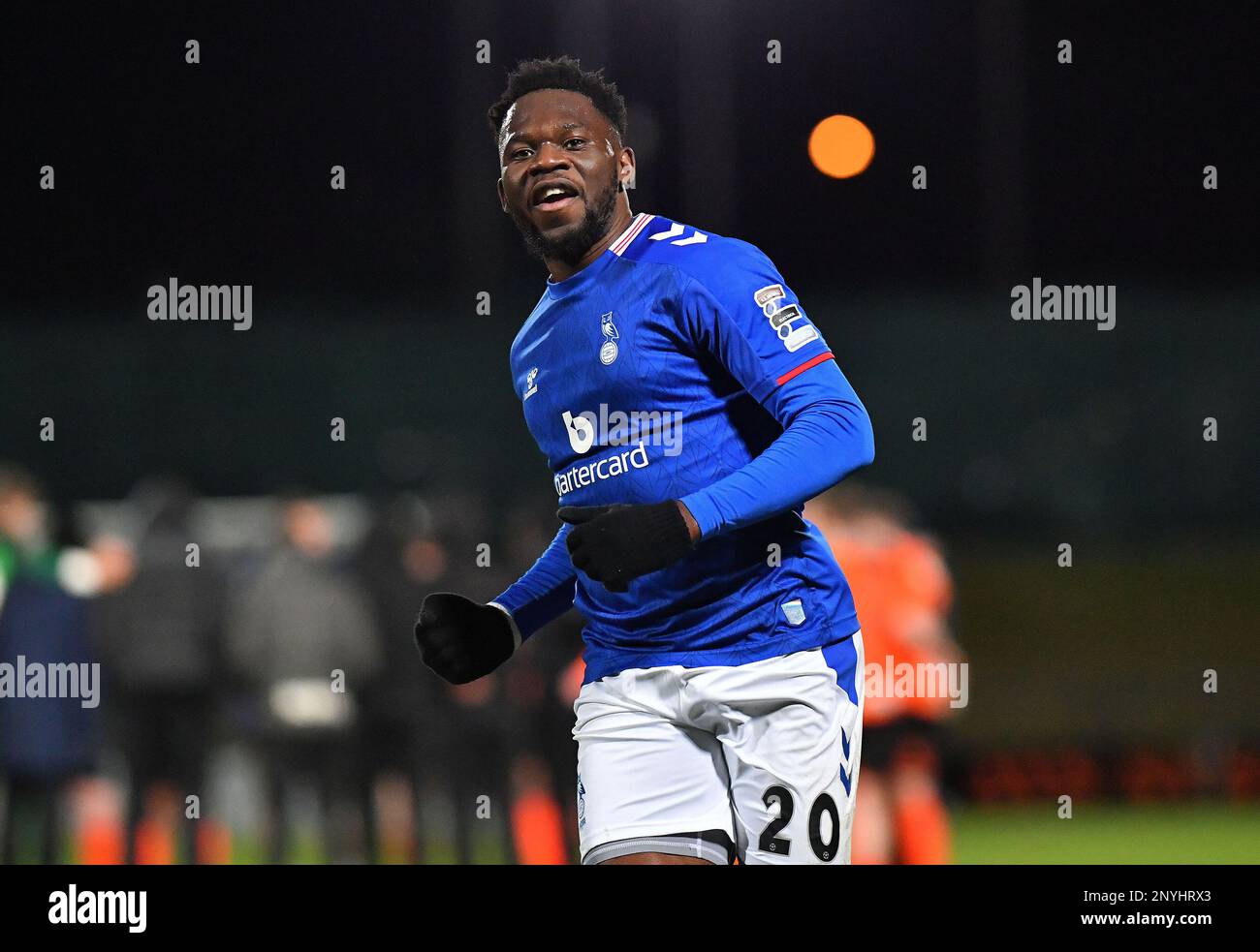 Londres, Royaume-Uni. 28th févr. 2023. Mike Fondop du club de football de l'association d'athlétisme d'Oldham après le match de la Vanarama National League entre Barnett et Oldham Athletic au stade Underhill, Londres, le mardi 28th février 2023. (Photo : Eddie Garvey | ACTUALITÉS MI) Credit : ACTUALITÉS MI et sport /Actualités Alay Live Banque D'Images