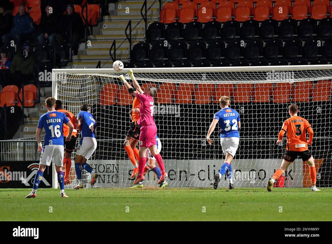 Magnus Norman d'Oldham Athletic Association football Club enregistre lors du match de la Vanarama National League entre Barnett et Oldham Athletic au stade Underhill, Londres, le mardi 28th février 2023. (Photo : Eddie Garvey | ACTUALITÉS MI) Credit : ACTUALITÉS MI et sport /Actualités Alay Live Banque D'Images