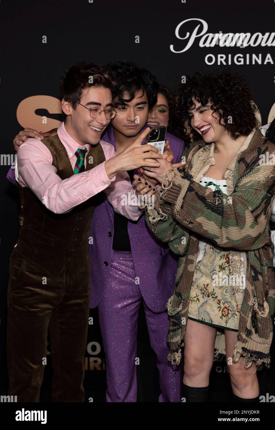 Nick Pugliese, Kristian Flores et Sarah Yarkin assistent aux arrivées de Paramount + School Spirits Premiere au Masonic Lodge de Los Angeles, CA sur 1 mars 2023. (Photo de Corine Solberg/Sipa USA) Banque D'Images