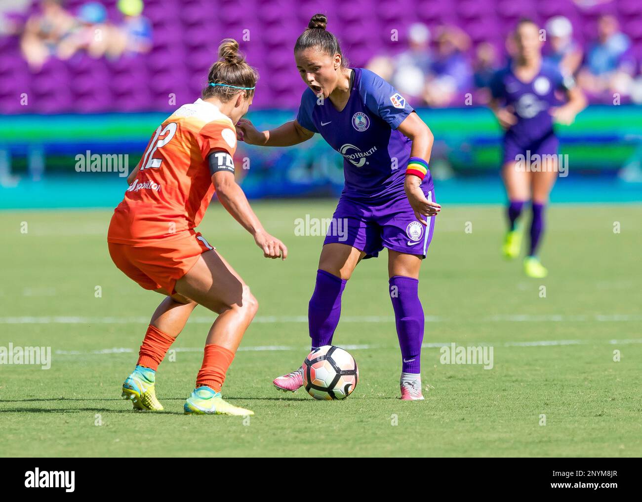 ORLANDO, FL - JUNE 24: Orlando Pride midfielder Camila Pereira (9) verses Houston Dash midfielder Amber Brooks (12) during the NWSL soccer match between the Orlando Pride and the Houston Dashon June 24, 2017 at Orland City Stadium in Orlando, FL. (Photo by Andrew Bershaw/Icon Sportswire) (Icon Sportswire via AP Images) Banque D'Images