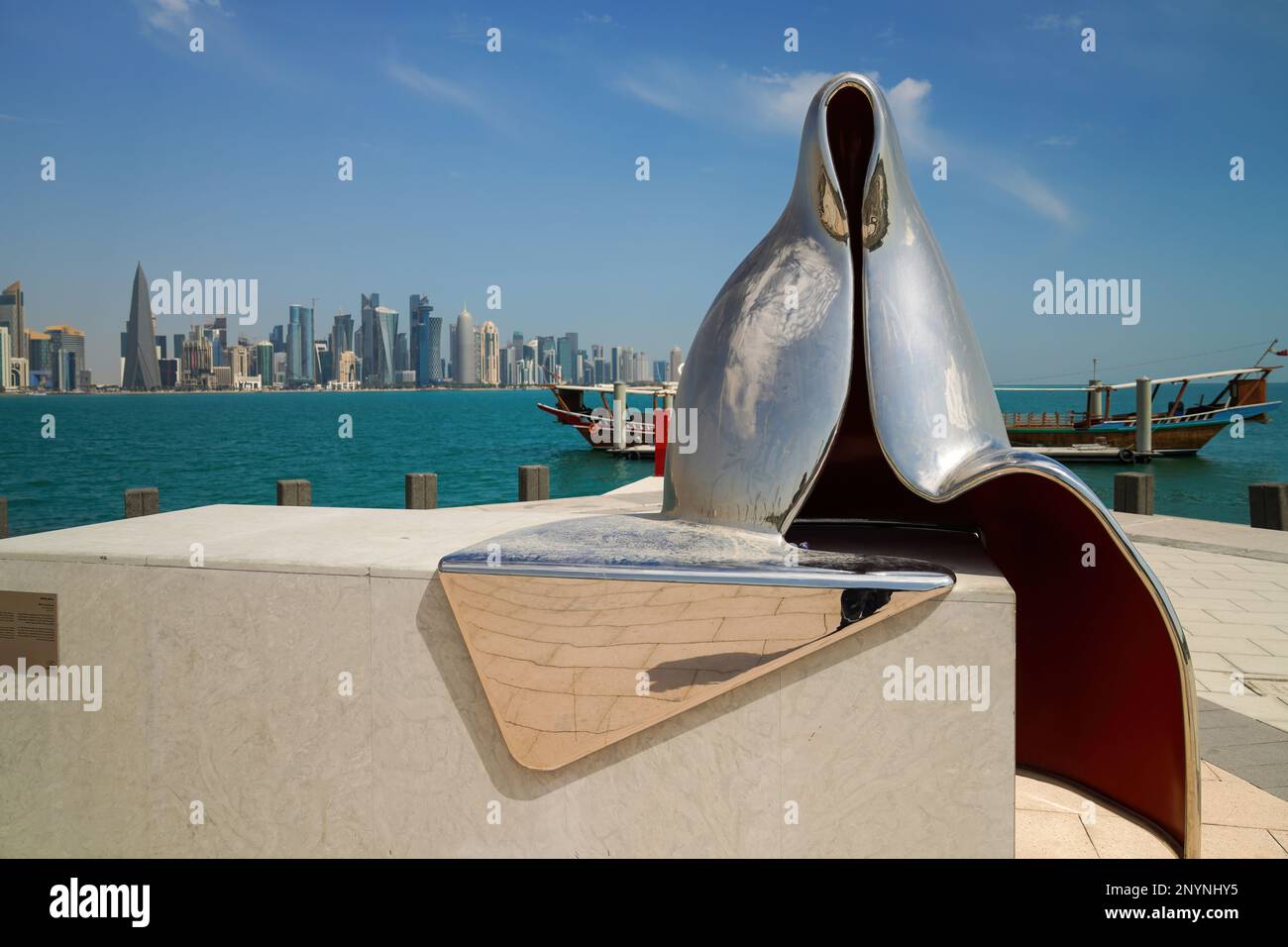La sculpture intitulée Toub Toub ya Bahar, à la Corniche, de l'artiste qatari Salman al-Malek s'inspire d'une vieille chanson du Qatar et du Golfe. Banque D'Images