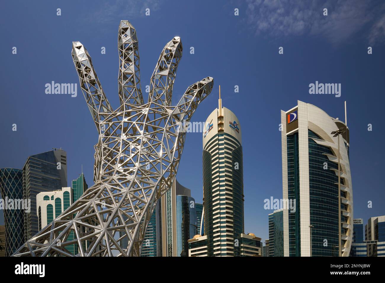 Sculpture pour le prix d'excellence international anti-corruption Sheikh Tamim Bin Hamad Al Thani dans un parc proche de l'hôtel Sheraton sur la corniche de Doha Banque D'Images