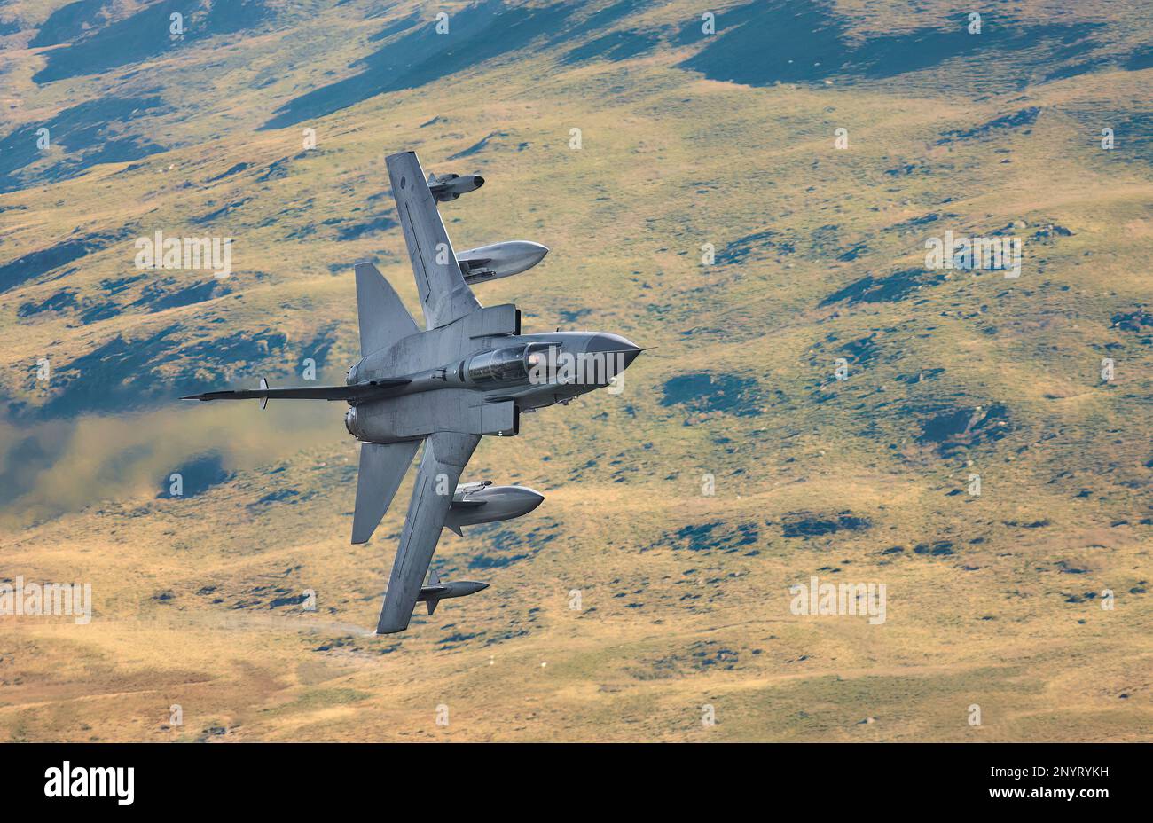 Avions militaires en cours d'entraînement de bas niveau au pays de Galles Banque D'Images