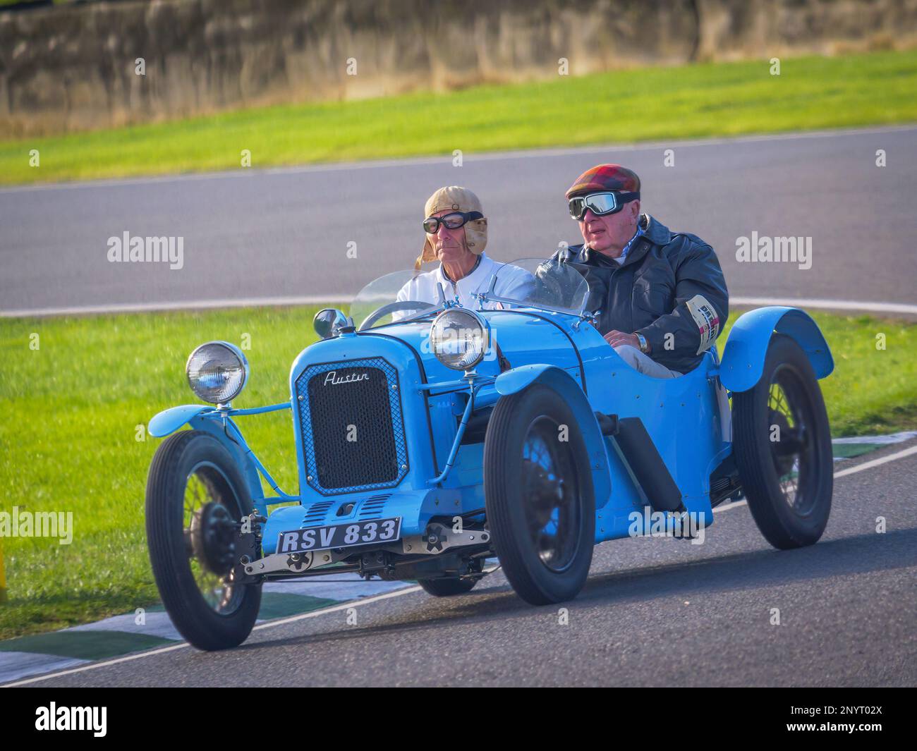 Une voiture de course Austin 7 d'époque sur la piste au Goodwood Revival 2022, West Sussex, royaume-uni Banque D'Images