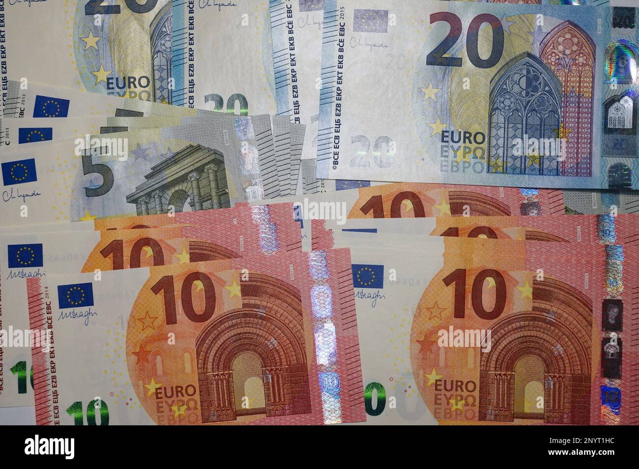 Billets modernes colorés avec hologramme et fabriqués en polymère au lieu de papier pour empêcher la contrefaçon Banque D'Images