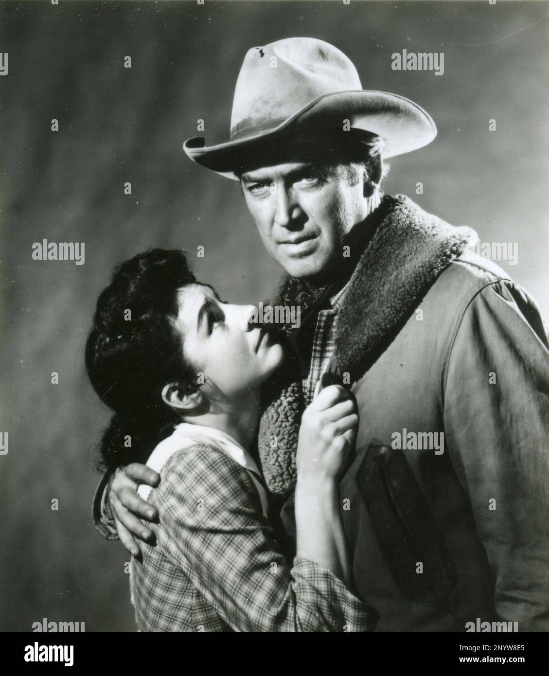 L'acteur américain James Stewart et l'actrice Dianne Foster dans le film Night passage, USA 1954 Banque D'Images