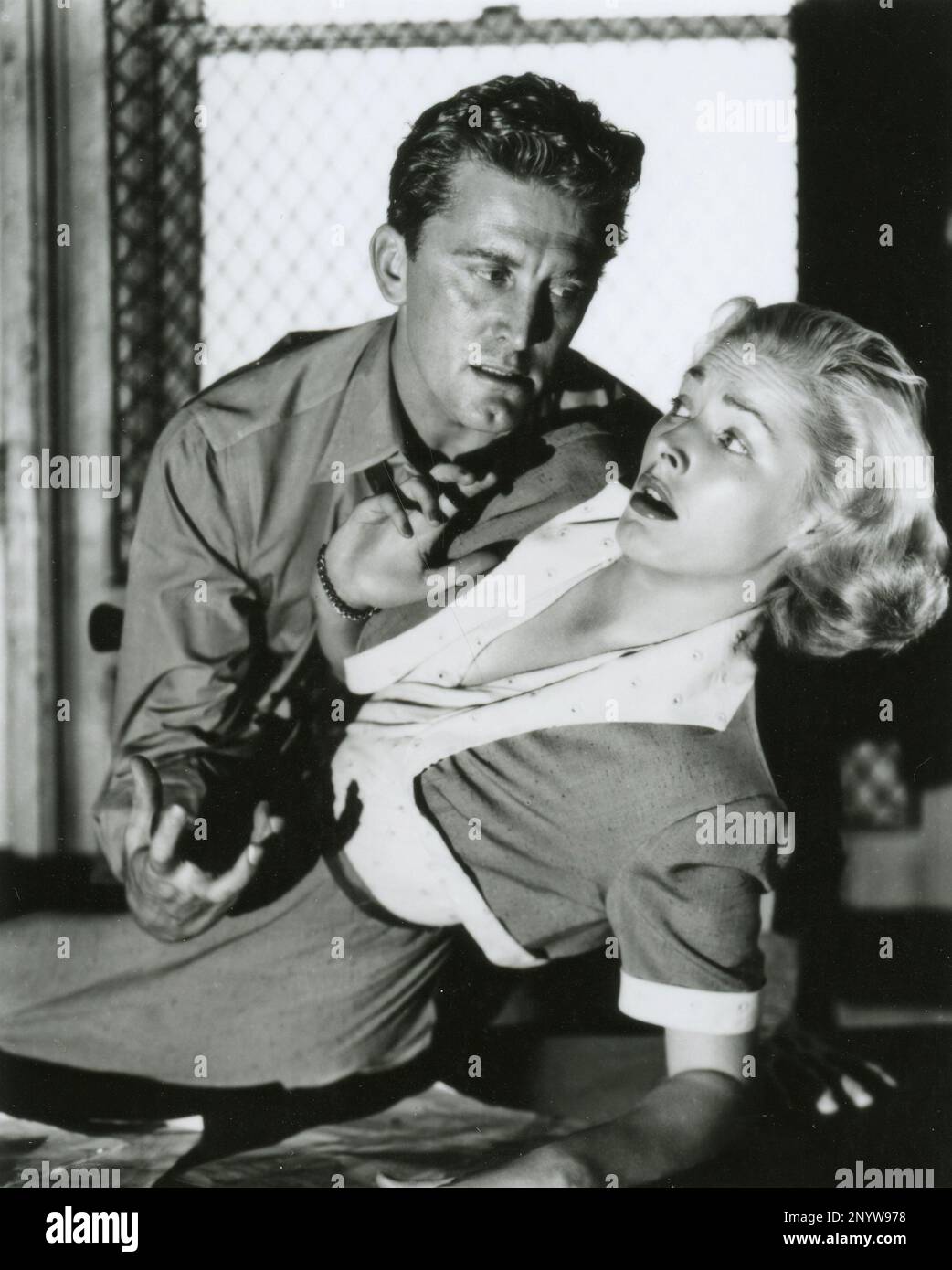 L'acteur américain Kirk Douglas et l'actrice Eleanor Parker dans le film Detective Story, USA 1951 Banque D'Images