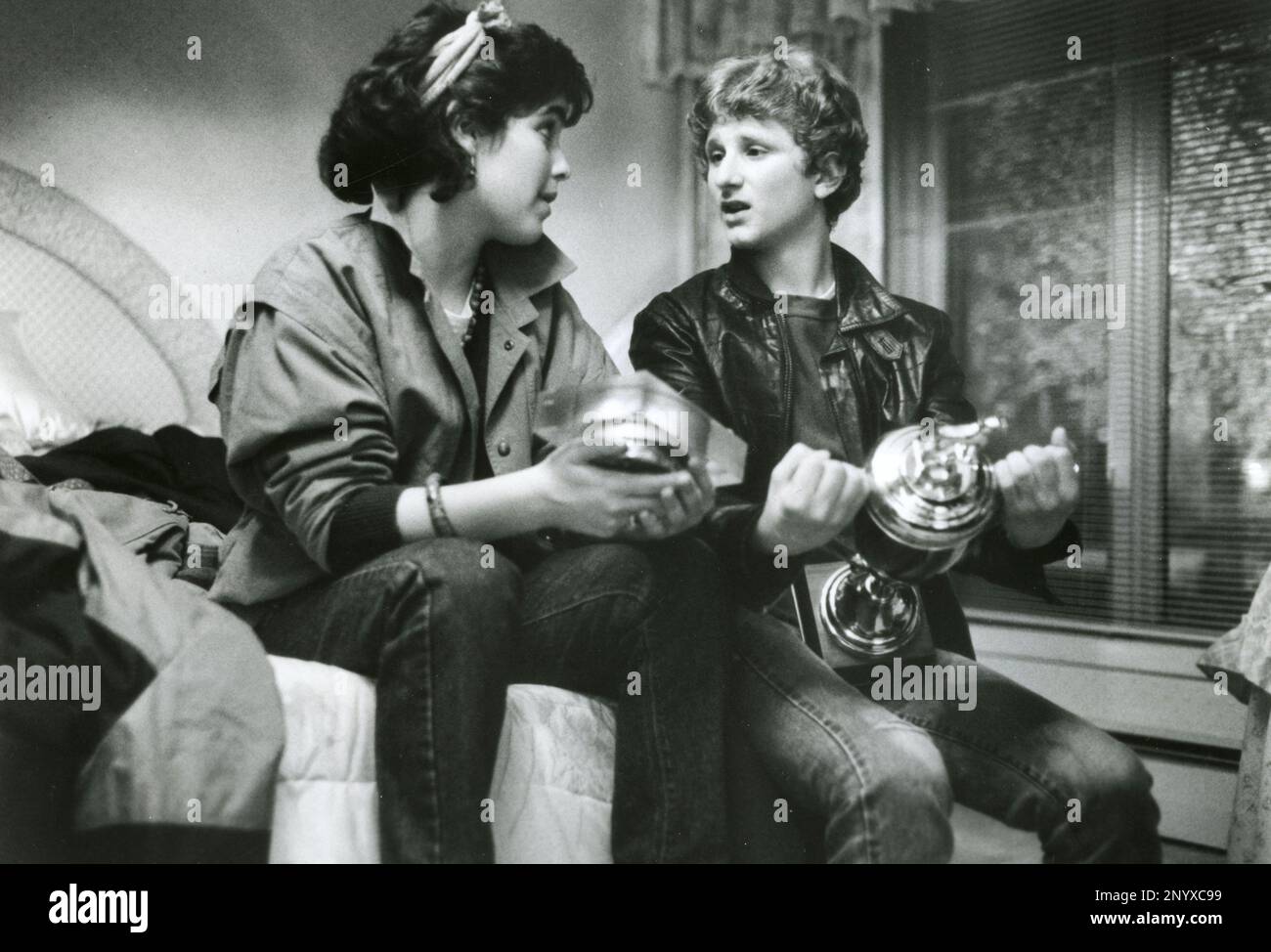 Acteurs Jessica Schwartz et Eric Saiet dans le film un samedi soir de plus, USA 1985 Banque D'Images