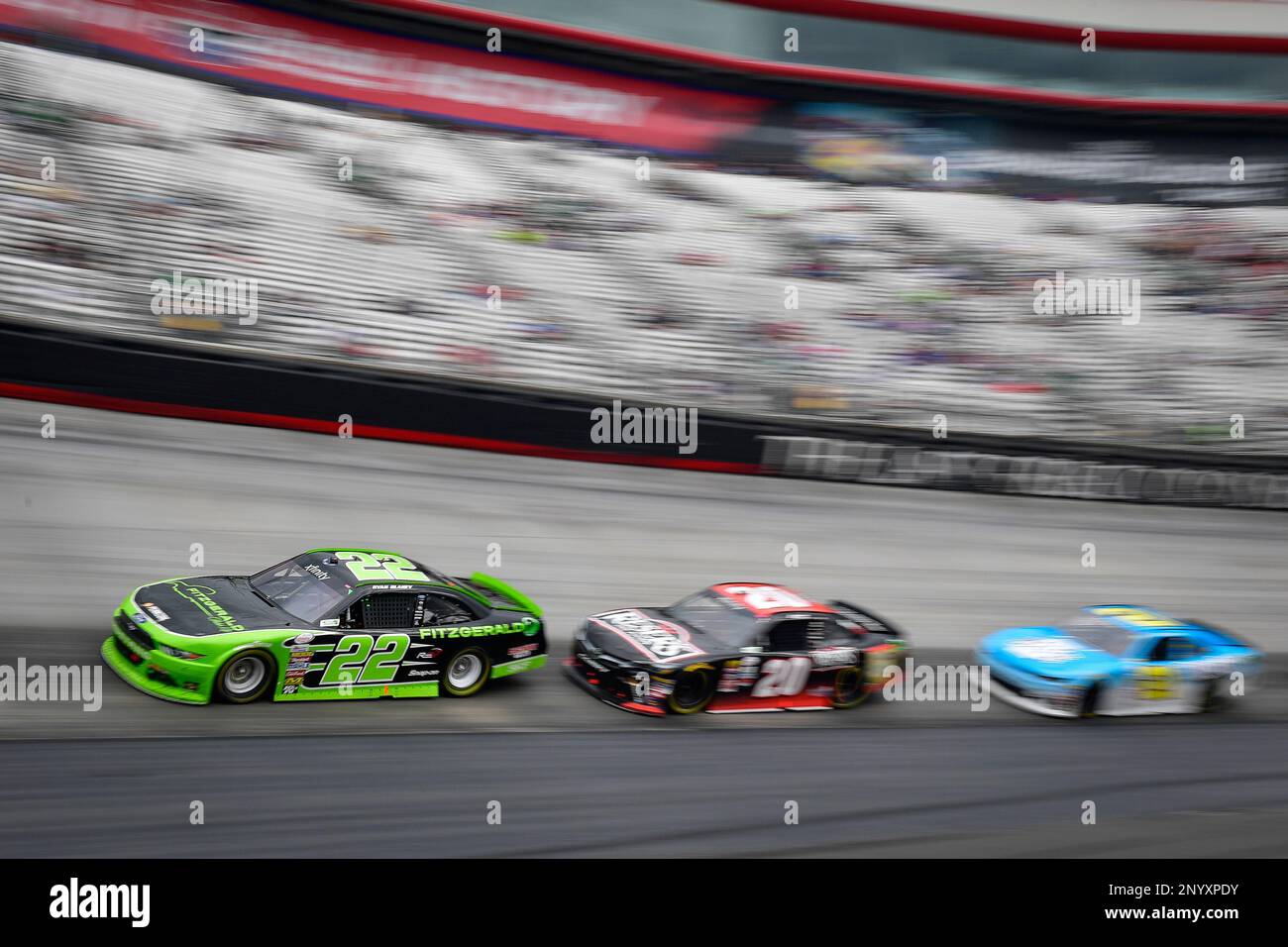 Ryan Blaney (22) races Erik Jones (20) during the NASCAR Xfinity Series Fitzgerald Glider Kits 300 race at Bristol Motor Speedway, Saturday, April 22, 2017, in Bristol, Tn. (AP Photo/NKP, Logan Whitton) MANDATORY CREDIT Banque D'Images