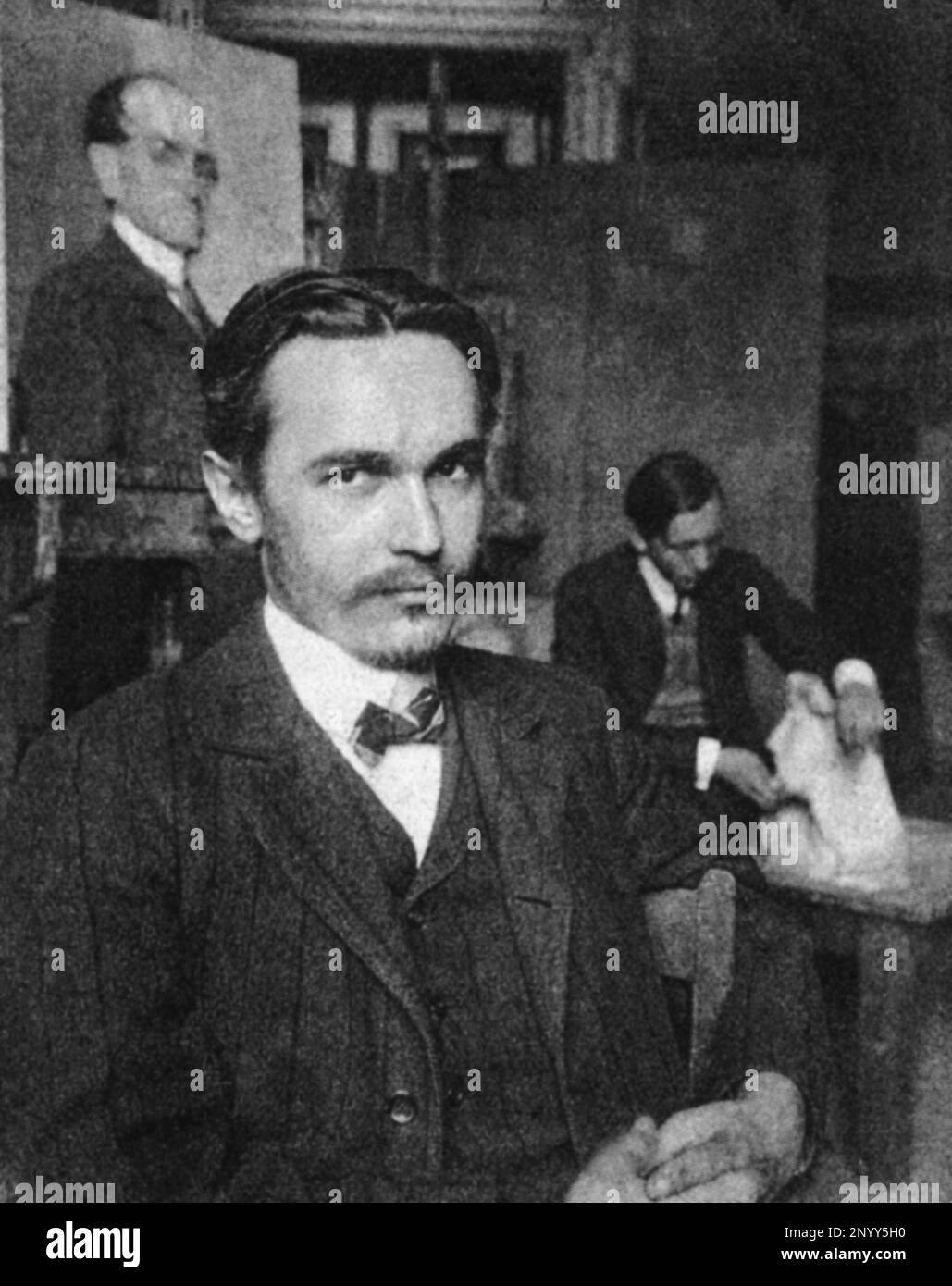 1909 : le peintre impressionniste autrichien ANTON PESCHKA ( Wien 1885 - 1940 ) , à Vienne ami proche du peintre expressionniste autrichien EGON SCHIELE ( 1890 - 1918 ) - SESSIONE VIENNESE - ARTS VISUELS - ARTI VISIVE - Arte - portrait - ritratto - accademia - bachigi - moustache - Cravatta - cravate - papillon --- Archivio GBB Banque D'Images