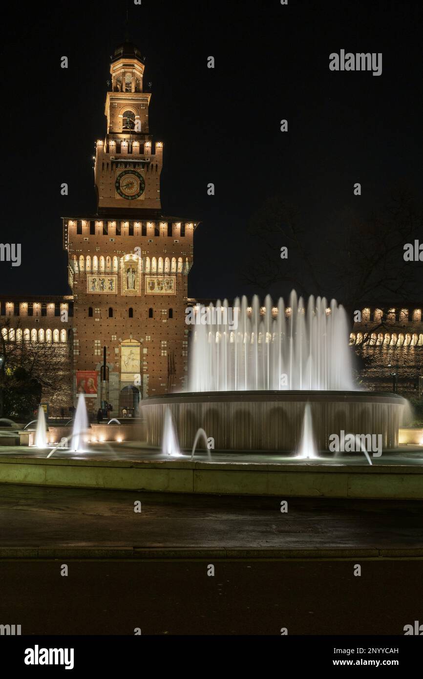 Castello Sforzesco Milano di notte Banque D'Images