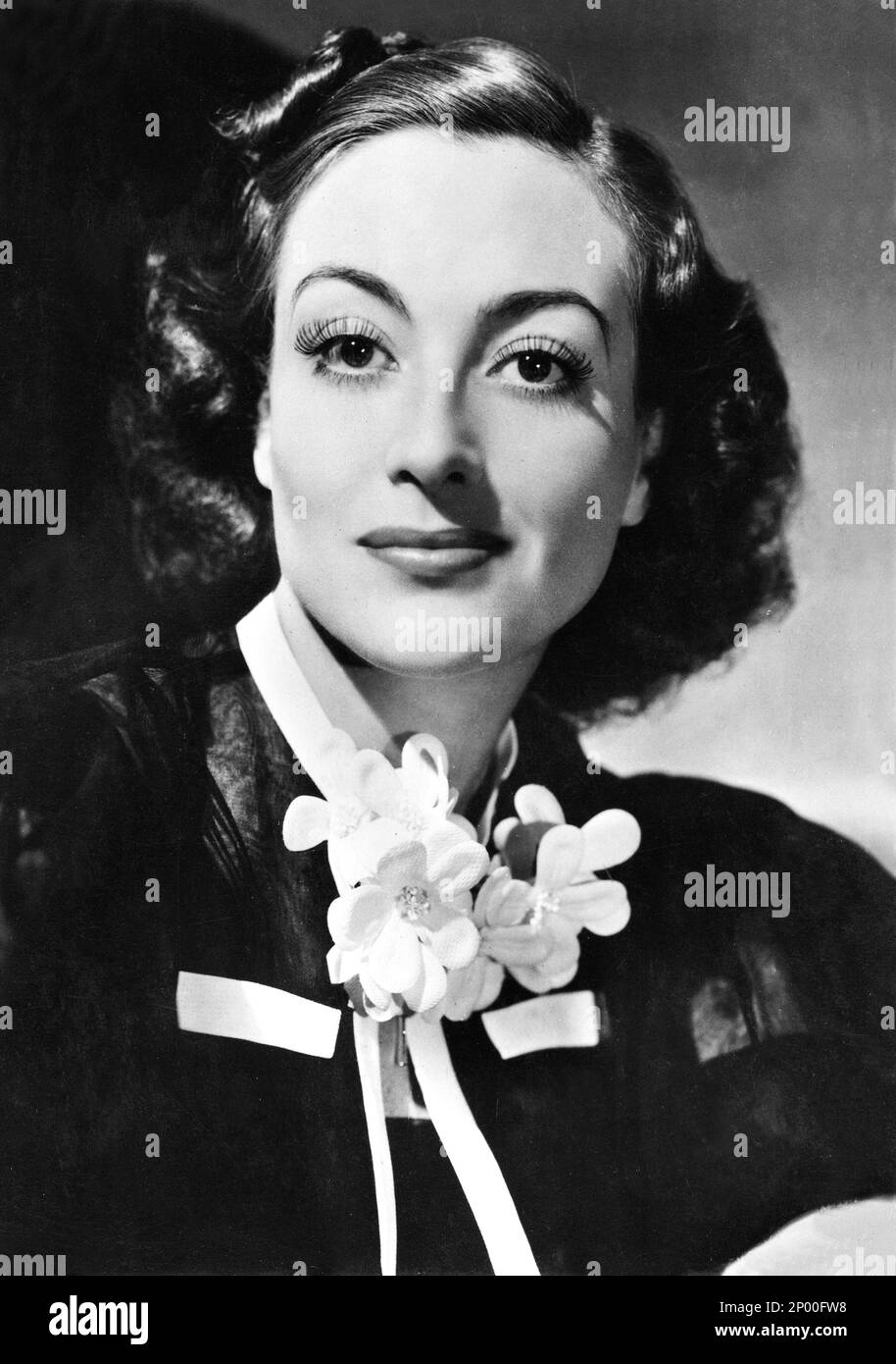 1939 ca., USA :l'actrice Joan CRAWFORD ( 1904 - 1977 ) , toujours pubblicity - CINÉMA - FILM - portrait - ritrato - collier - coletto - MODE - fiori - fleurs - VAMP - DIVA - DIVINA ---- Archivio GBB Banque D'Images