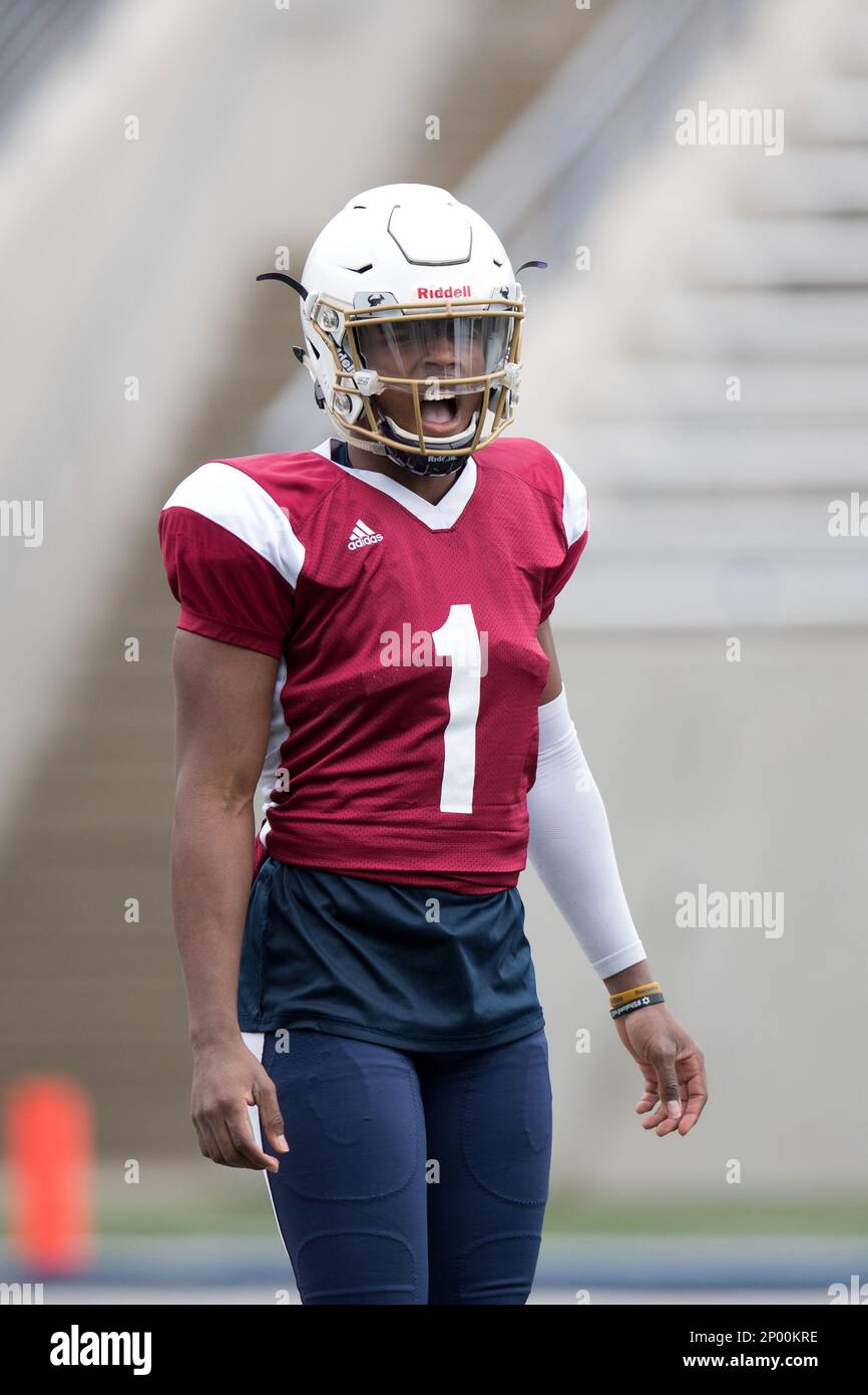 AKRON, OH - APRIL 22: Akron Zips QB Kato Nelson (1) barks out signals during the Akron Zips spring football game on April 22, 2017, at InfoCision Stadium in Akron, OH. The White squad defeated the Blue 24-3. (Photo by Frank Jansky/Icon Sportswire) (Icon Sportswire via AP Images) Banque D'Images
