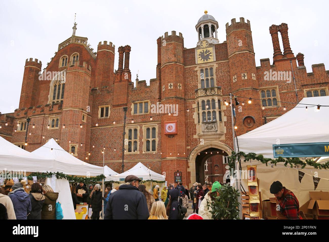 Base court, foire alimentaire festive, Hampton court Palace, East Molesey, Surrey, Angleterre, Grande-Bretagne, Royaume-Uni, Royaume-Uni, Europe Banque D'Images