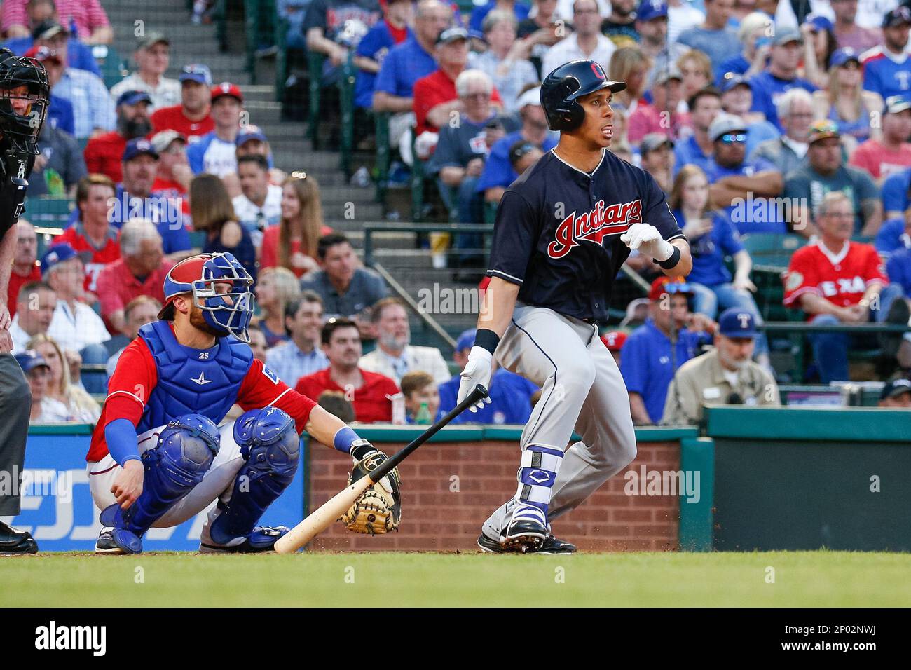 ARLINGTON, TX - APRIL 03: Cleveland Indians Left field Michael Brantley (23) gets a hit during the MLB opening day baseball game between the Texas Rangers and Cleveland Indians on April 3, 2017 at Globe Life Park in Arlington, TX. (Photo by Andrew Dieb/Icon Sportswire) (Icon Sportswire via AP Images) Banque D'Images