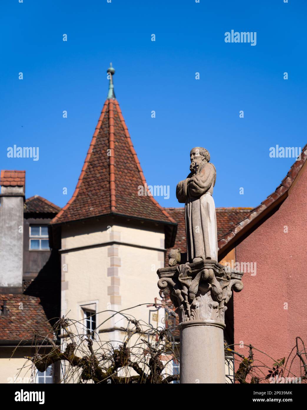 Saint-Ursanne, Suisse - 19 octobre 2021 : statue extérieure de Saint-Ursanne dans un canton suisse du Jura. Banque D'Images