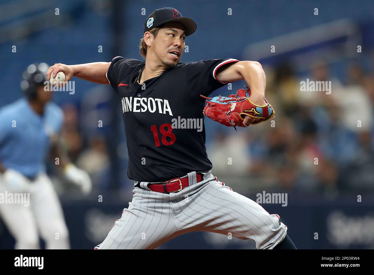 ST. PETERSBURG, FL - MARCH 02: Minnesota Twins Pitcher Kenta Maeda (18) delivers a pitch to the plate during the MLB spring training game between the Minnesota Twins and the Tampa Bay Rays on March 02, 2023, at Tropicana Field in St. Petersburg, FL. (Photo by Cliff Welch/Icon Sportswire) (Icon Sportswire via AP Images) Banque D'Images