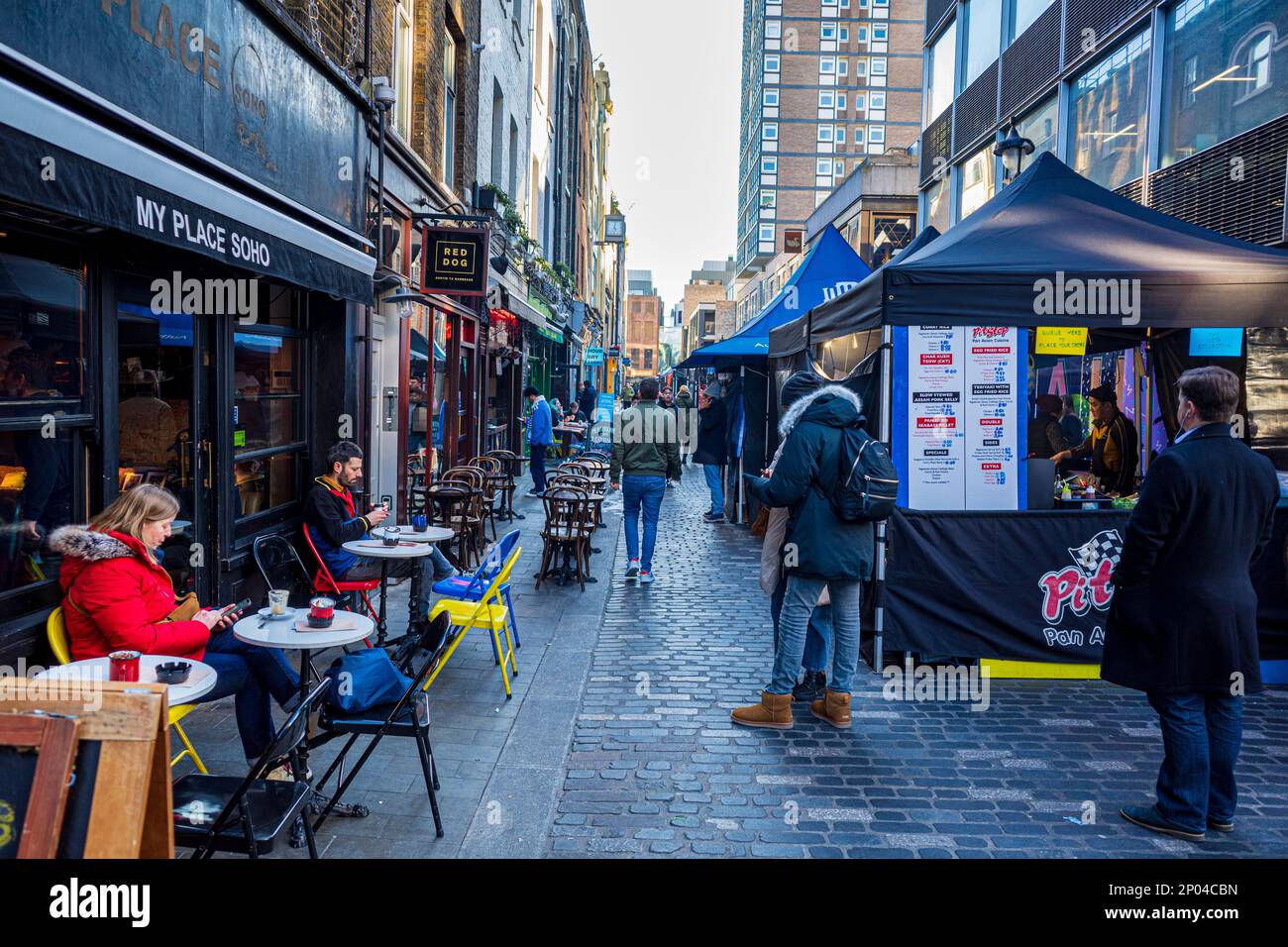 Marché alimentaire de Berwick Street Soho London - marché alimentaire de rue sur Berwick St, au cœur du quartier de Soho à Londres. Banque D'Images
