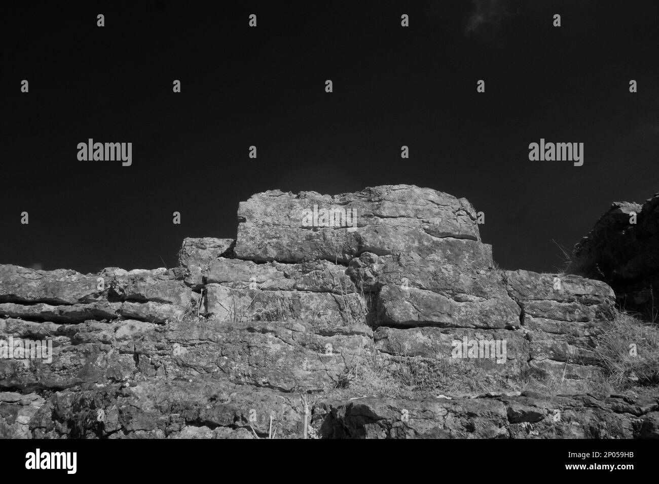 Mars 2023 - formations rocheuses dans les collines, des Mendips à Ubly Warren près de Charterhouse, Somerset, Royaume-Uni. Banque D'Images