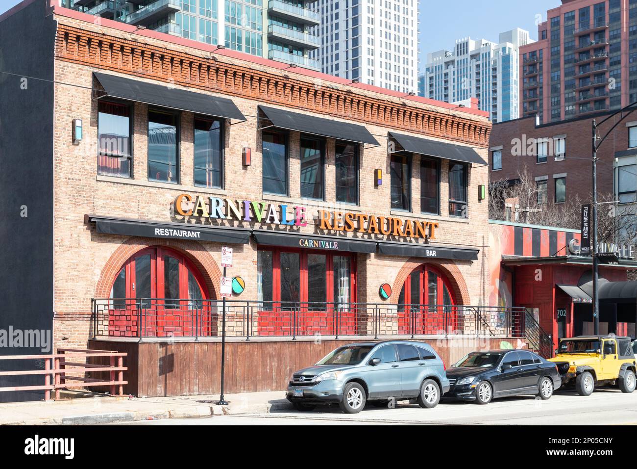 Le restaurant Carnivale est un restaurant latino-américain situé dans le West Loop de Chicago. Il présente un décor coloré et des plats de fusion latine. Banque D'Images