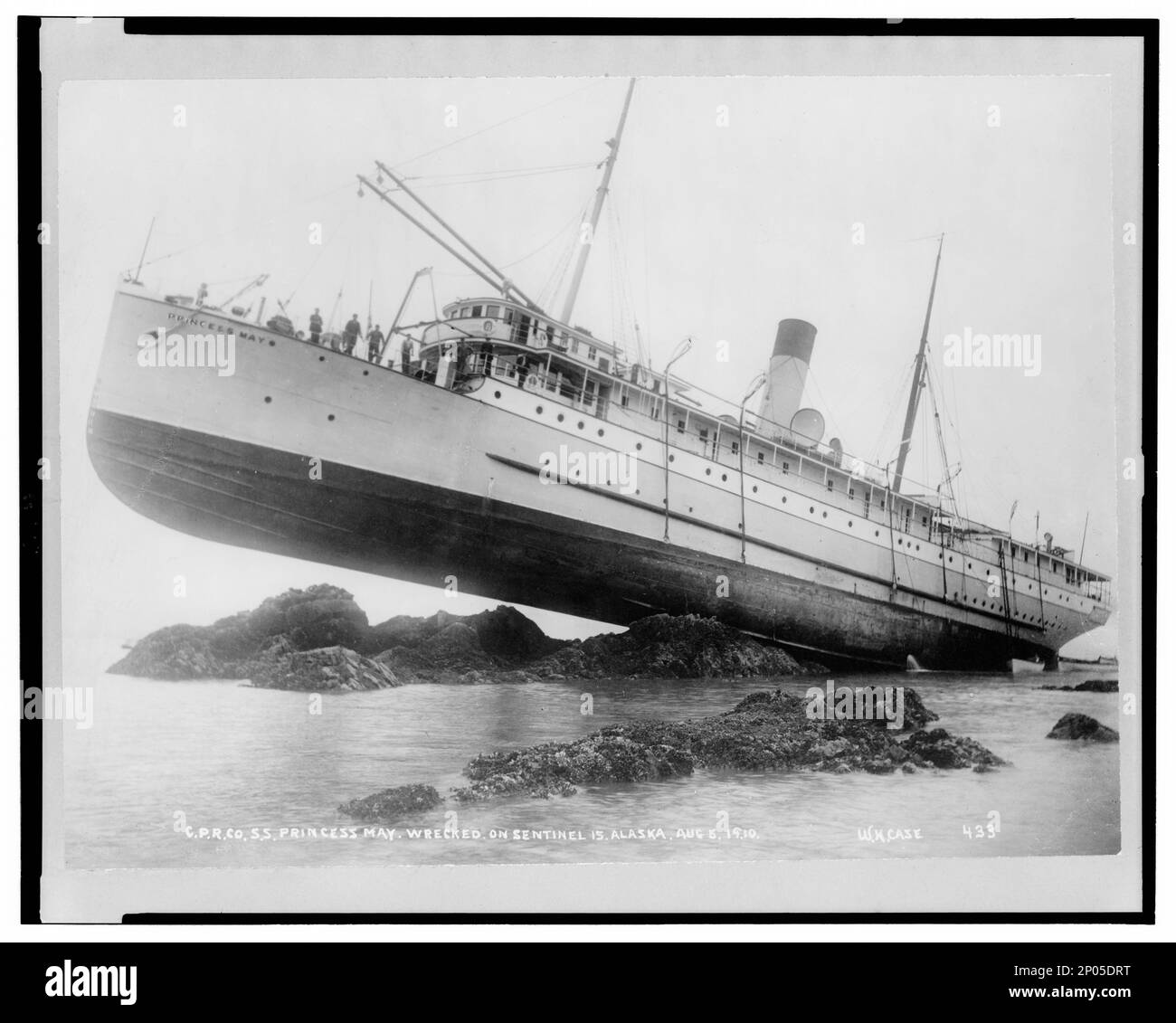 S. La princesse May a fait naufrage sur 5 août 1910 , C.P.R.Co. S.S. La princesse peut s'épater sur Sentinel is., Alaska, 5 août 1910. Collection Frank et Frances Carpenter , publiée dans: Chapitre «accidents et catastrophes» de l'ebook grandes photographies de la Bibliothèque du Congrès, 2013, Shipwrecks,Alaska,Sentinel Island,1910, récifs,Alaska,Sentinel Island,1910, États-Unis,Alaska,Sentinel Island Banque D'Images