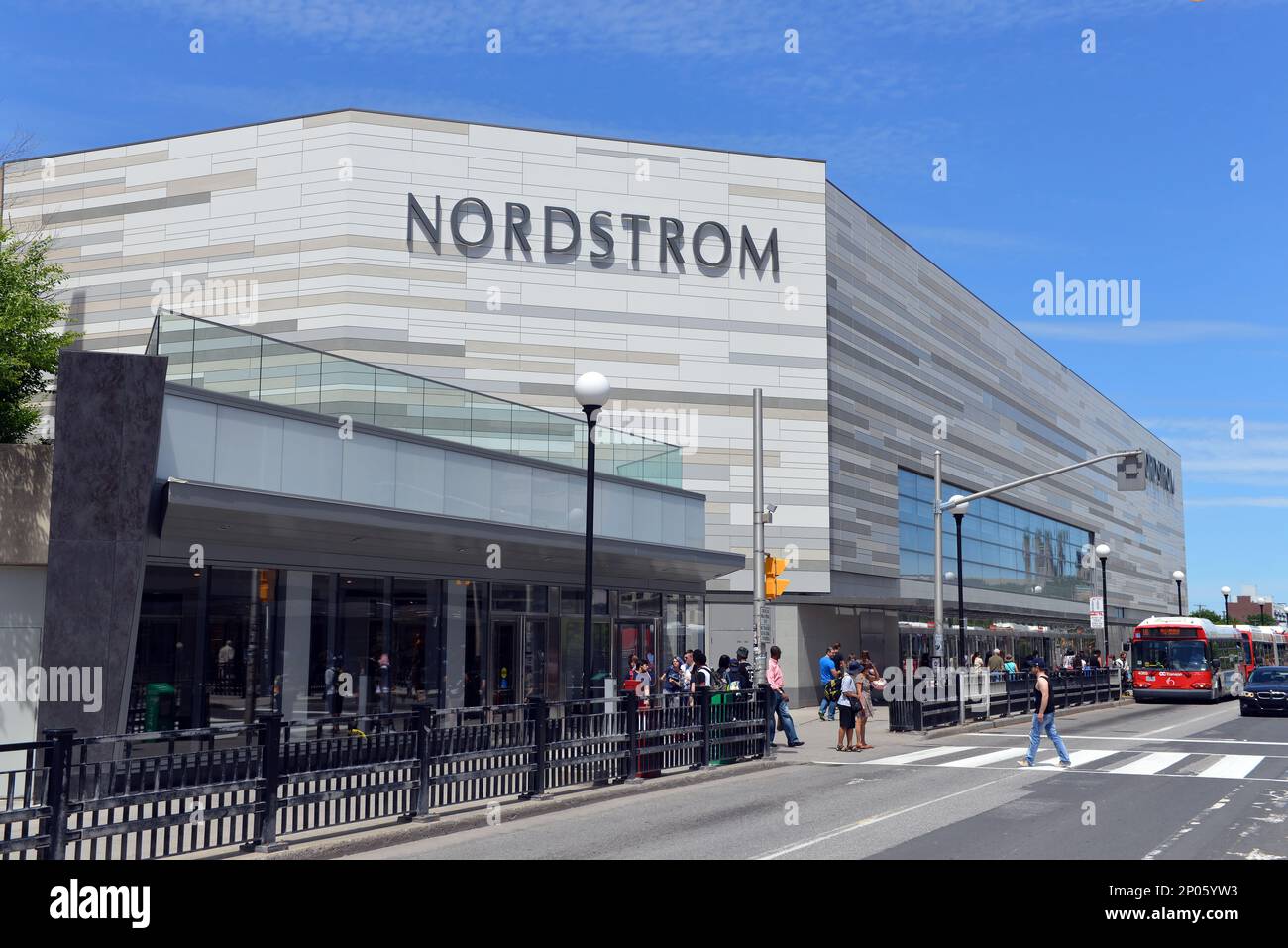 Ottawa, Canada - 21 juin 2015 : le nouveau magasin Nordstrom qui a ouvert ses portes au Centre Rideau sur 3 mars 2015. Le détaillant de mode haut de gamme américain a Banque D'Images