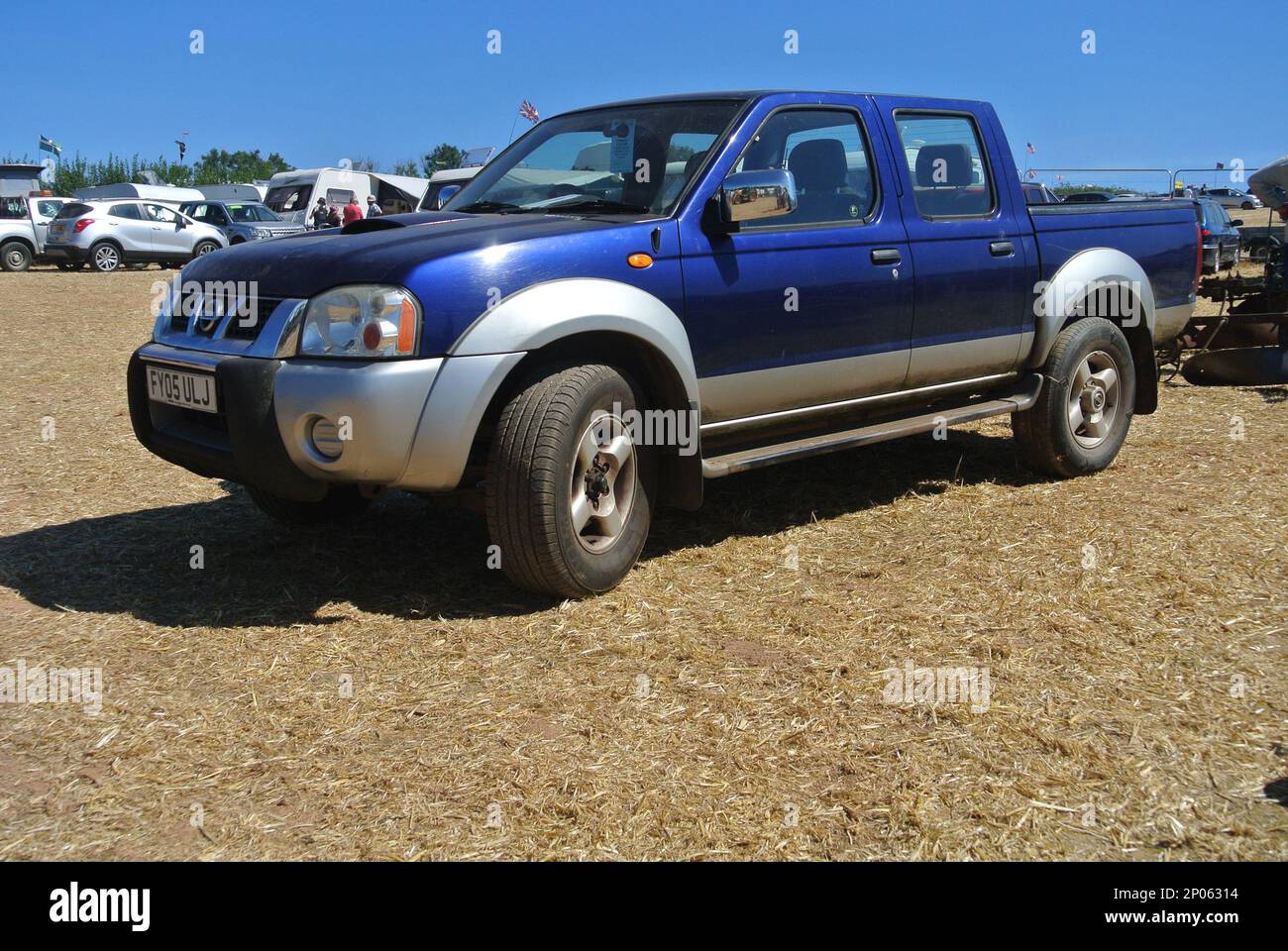 Un pick-up Nissan Navara 2005 s'est garé à la Torbay Steam Fair, Devon, Angleterre, Royaume-Uni. Banque D'Images