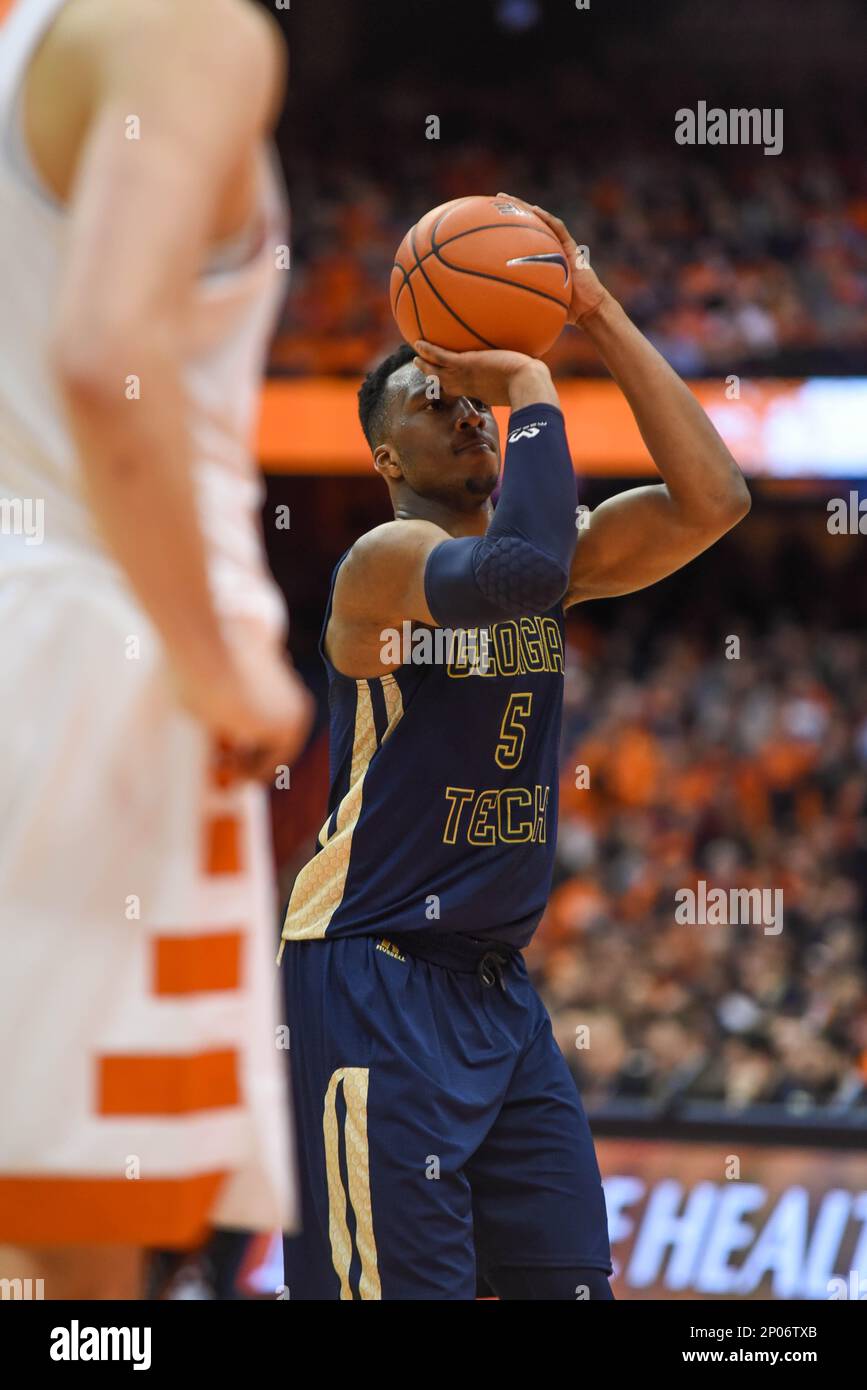 SYRACUSE, NY - MARCH 04: Josh Okogie (5) of the Georgia Tech Yellow Jackets lining up a foul shot during a college basketball game between the Syracuse Orange and the Georgia Tech Yellow Jackets in the second half of play on March 4, 2017, at the Carrier Dome in Syracuse, NY.. Syracuse Orange with the win over Georgia Tech Yellow Jackets 90-61 (Photo by Orry Perce/Icon Sportswire) (Icon Sportswire via AP Images) Banque D'Images