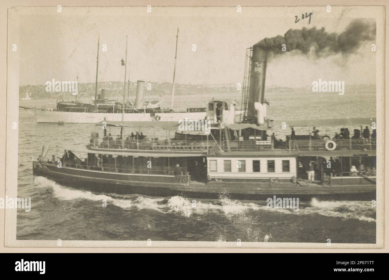 Steamship, probablement à San Stefano (Yeşilköy), Turquie. Ormes faisant partie de la collection Frank and Frances Carpenter , Steamboats,Turkey,Ye?ilköy,1900-1910. Banque D'Images