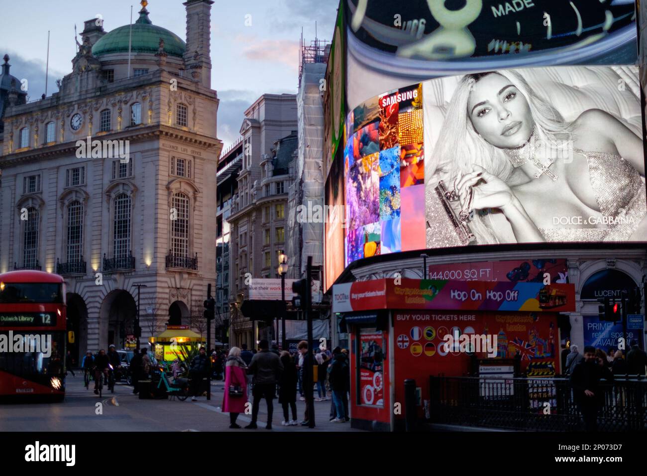 Picadilly Circus capturé à la fin de la journée Banque D'Images