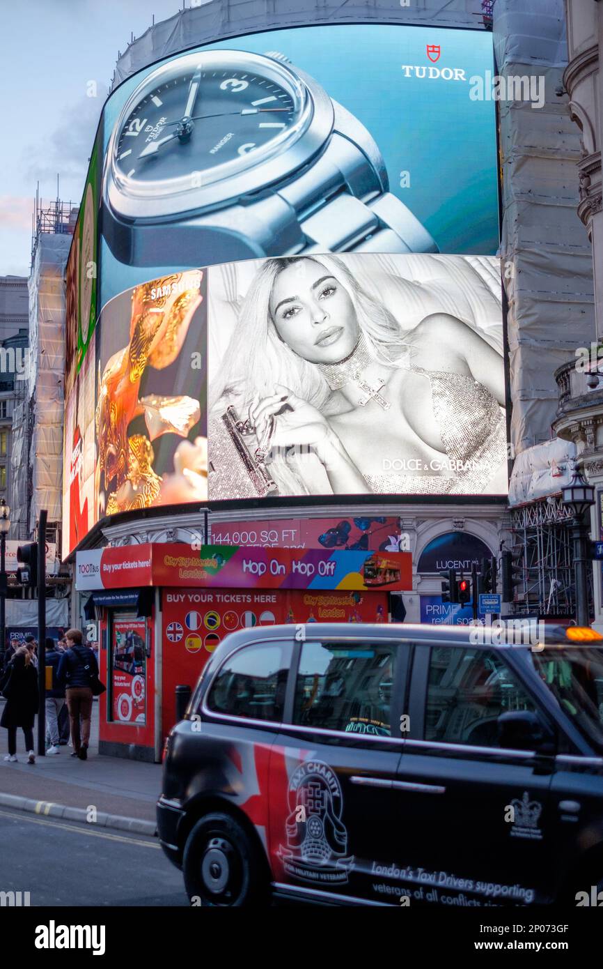 Picadilly Circus capturé à la fin de la journée Banque D'Images