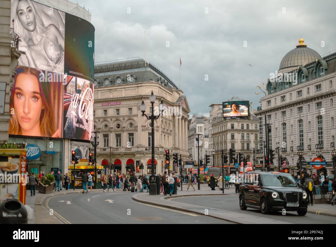 Picadilly Circus capturé à la fin de la journée Banque D'Images