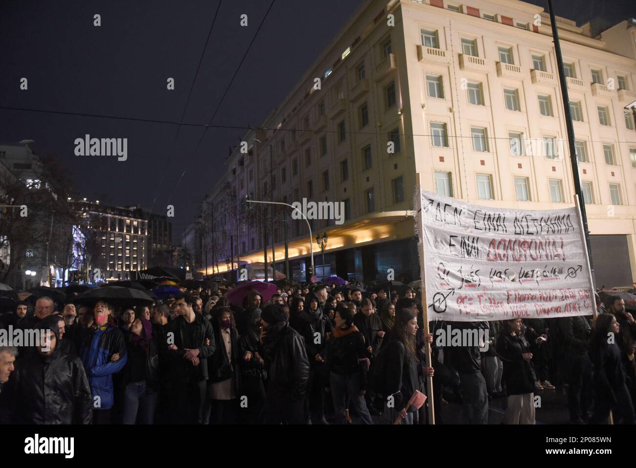 Athènes, Grèce. 02nd mars 2023. Grande participation des gens à Athènes, lors de la manifestation pour la tragédie ferroviaire à Tampi, en dehors de Larissa, où 57 personnes ont perdu la vie et 56 sont portées disparues. (Photo de Sayantan Chakraborty/Pacific Press) crédit: Pacific Press Media production Corp./Alay Live News Banque D'Images