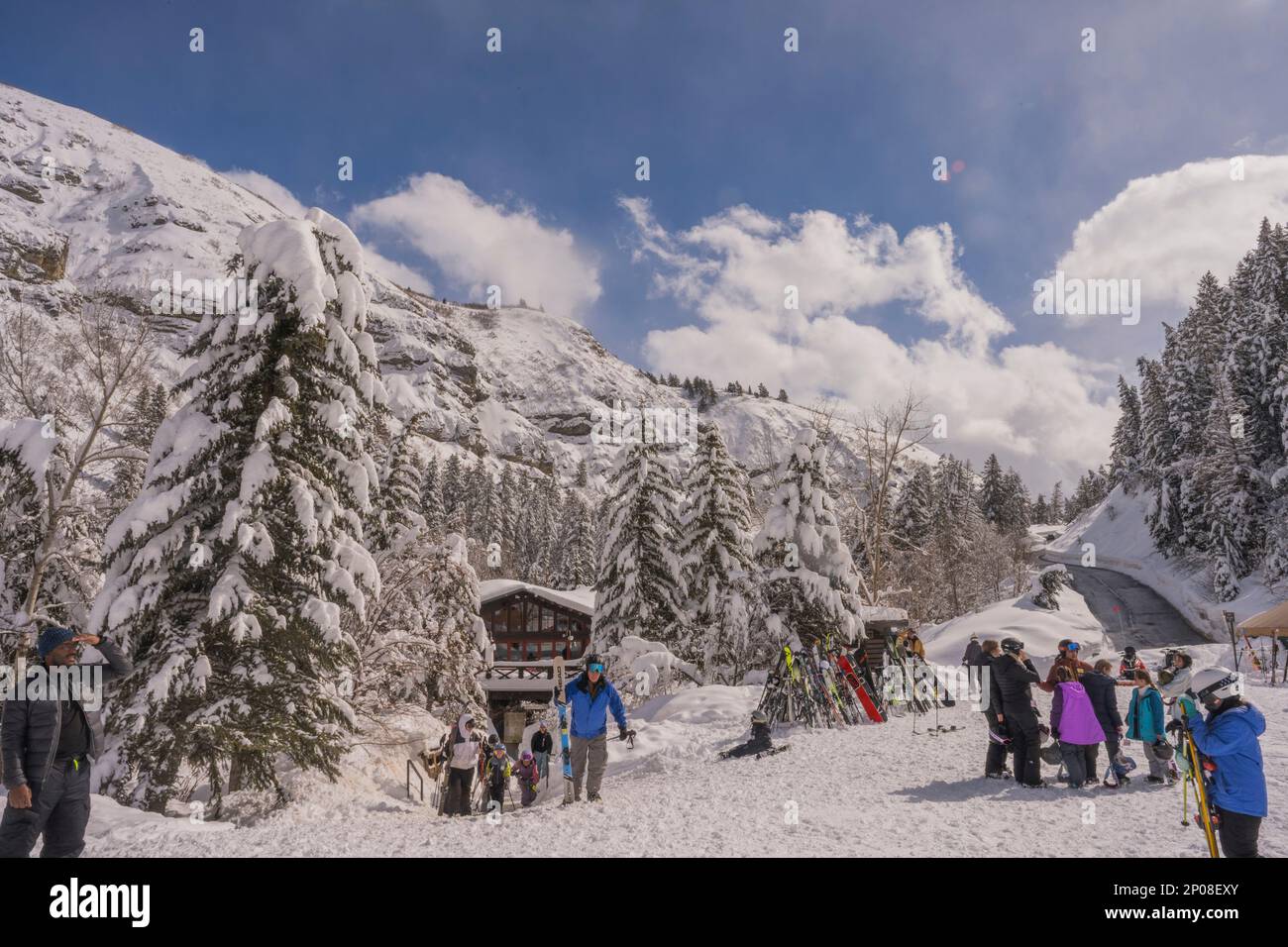 Skieurs à Sundance Resort, également connu sous le nom de Sundance Mountain Resort, qui est une station de ski située à 13 miles (21 km) au nord-est de Provo, Utah, États-Unis. Banque D'Images