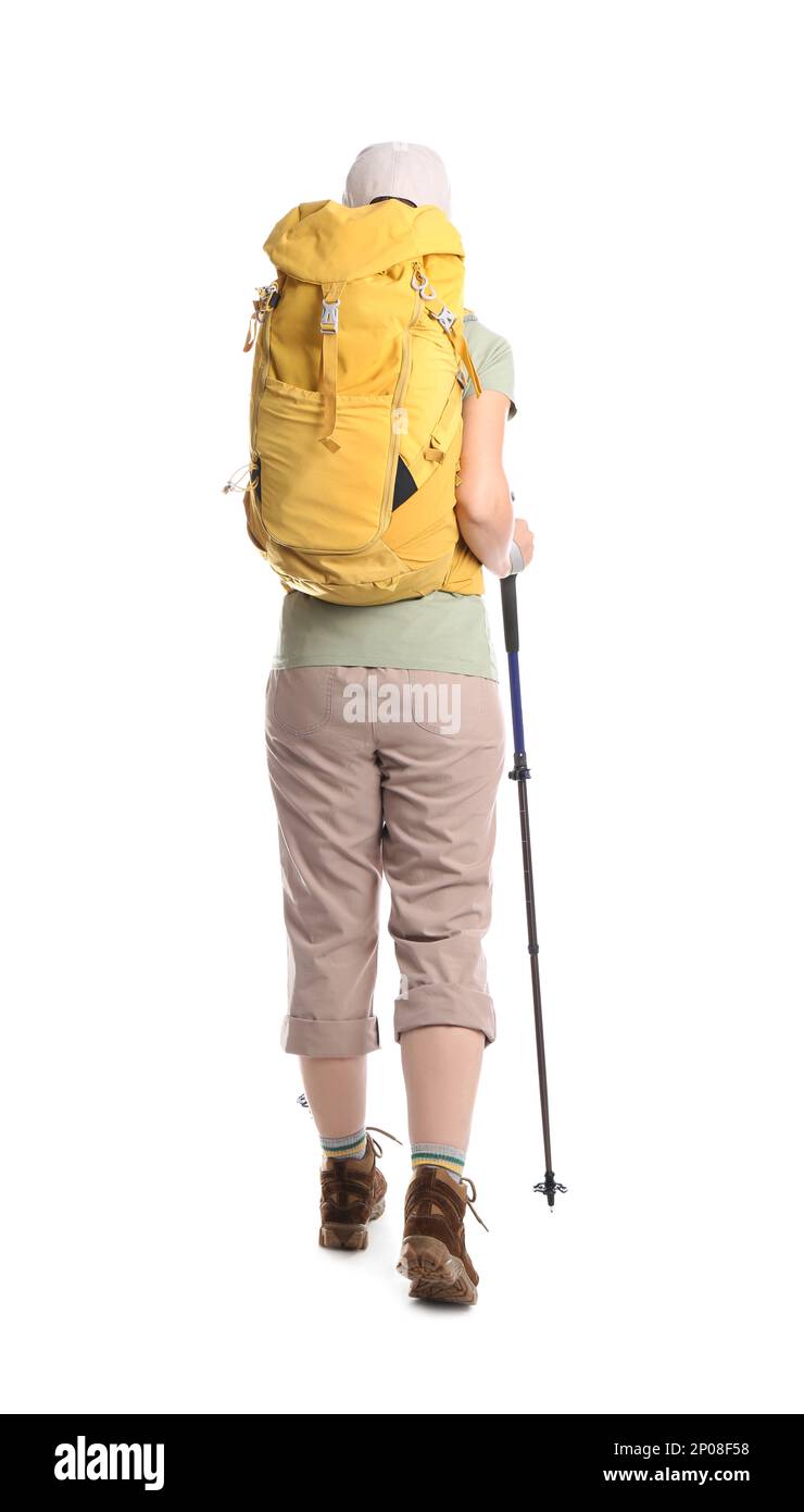 Randonneur féminin avec sac à dos et bâtons de randonnée sur fond blanc, vue arrière Banque D'Images