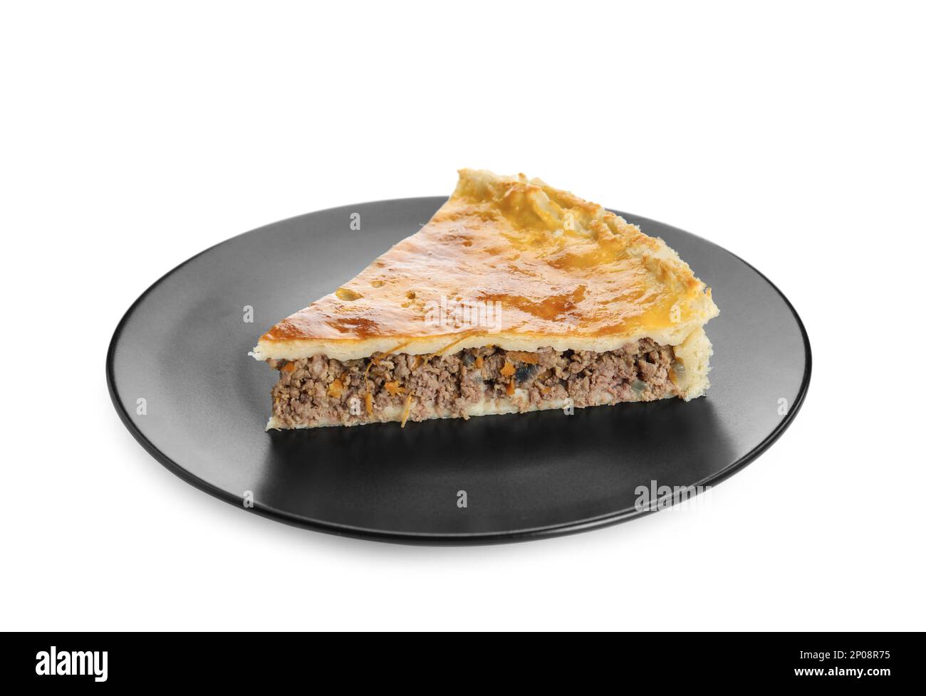 Morceau de tarte délicieuse avec viande hachée isolée sur blanc Banque D'Images