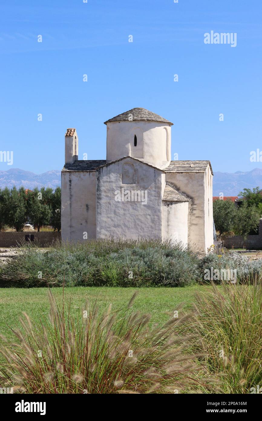 L'église de la Sainte-Croix - une église médiévale de 9th siècles dans la vieille ville de Nin, Croatie, septembre 2022. Banque D'Images