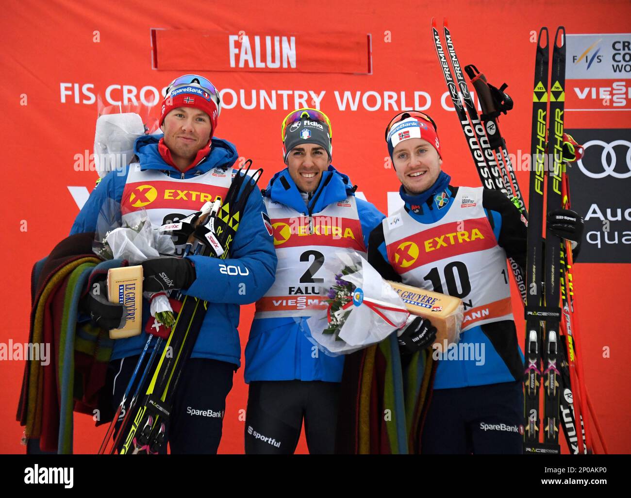 Winner Italy's Federico Pellegrino, centre, second placed Emil Iversen of Norway, left, and third placed Sindre Bjornestad Skar pose on the podium after the mens 1.4 km sprint qualification event at the FIS Cross Country World Cup in Falun, Sweden, Saturday Jan. 28, 2017. (Ulf Palm /TT via AP) Banque D'Images