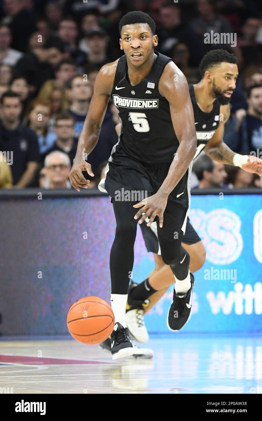 VILLANOVA, PA - JANUARY 21: Providence Friars forward Rodney Bullock (5) brings the ball up court during a NCAA basketball game between the Providence Friars and the Villanova Wildcats on January 21, 2017, at the Wells Fargo Center in Philadelphia, PA. The Wildcats defeated the Friars 78-68. (Photo by Andy Lewis/Icon Sportswire) (Icon Sportswire via AP Images) Banque D'Images