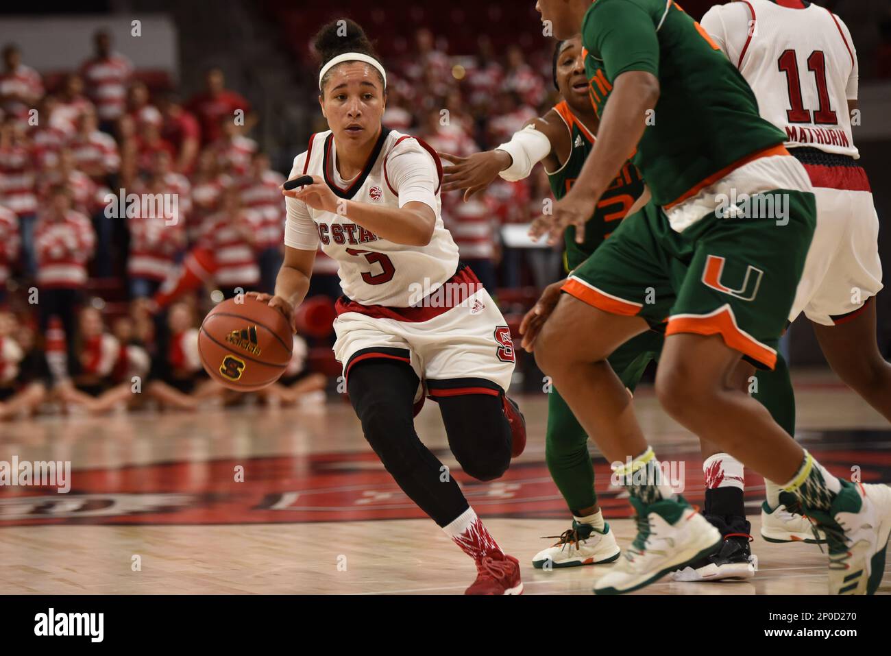 RALEIGH, NC - JANUARY 05: North Carolina State Wolfpack guard Miah Spencer (3) drives during the game between the Miami Hurricanes and the North Carolina State Wolfpack on January 5, 2016 at Reynolds Coliseum in Raleigh, NC. Miami defeated NC State 67-64. (Photo by William Howard/Icon Sportswire) (Icon Sportswire via AP Images) Banque D'Images