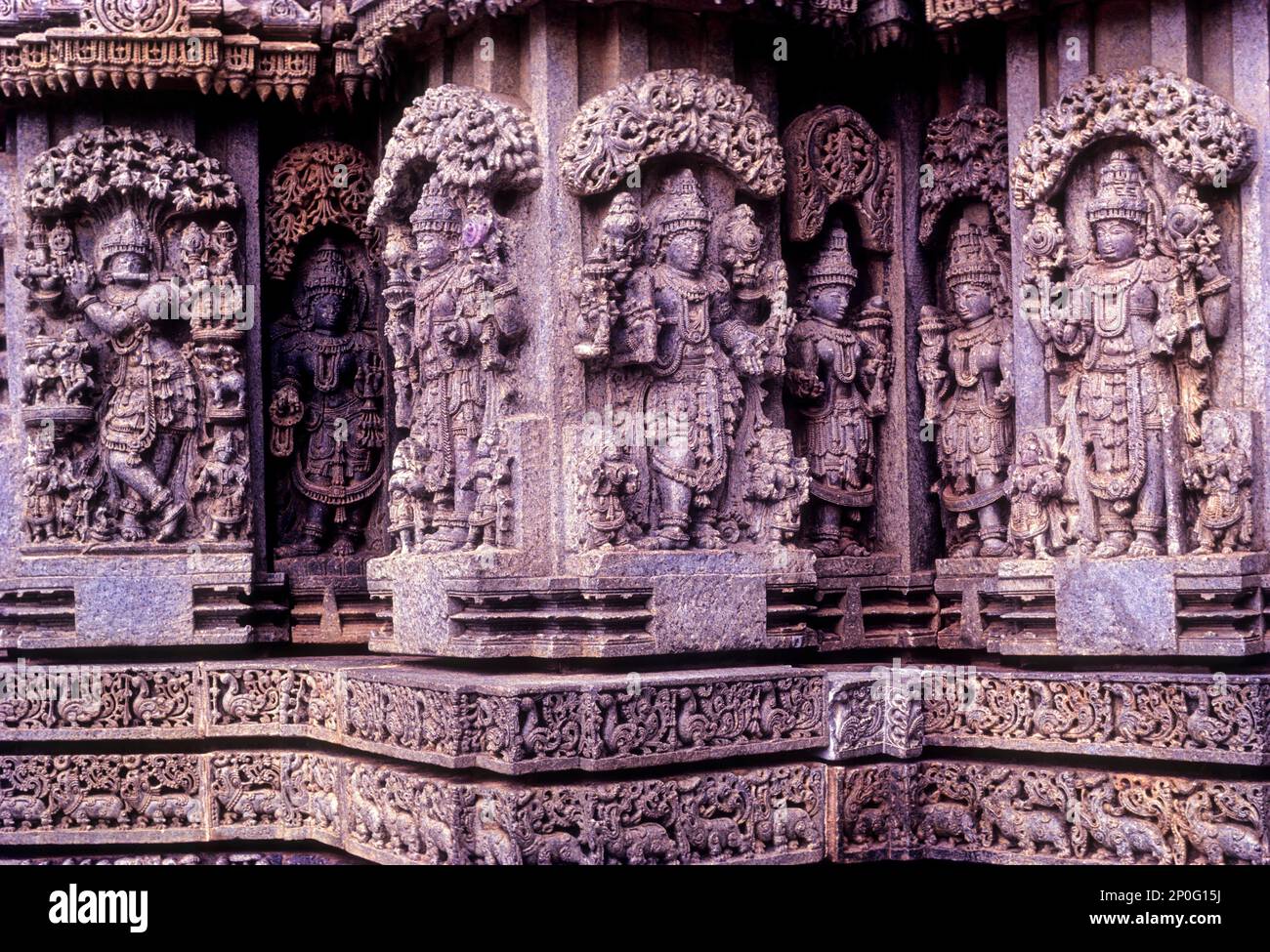 Venugopala, Keshava et Janardana sur les murs du temple de Chennakesava au sud de Somanathapura Somnathpur, Karnataka, Inde du Sud, Inde, Asie Banque D'Images