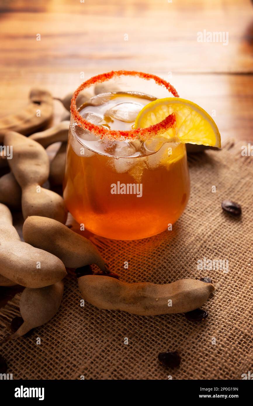 La boisson Tamarind est l'une des « Aguas Frescas » traditionnelles du Mexique. Boisson infusée à base de tamarin à laquelle les propriétés bénéfiques pour la santé sont attrib Banque D'Images