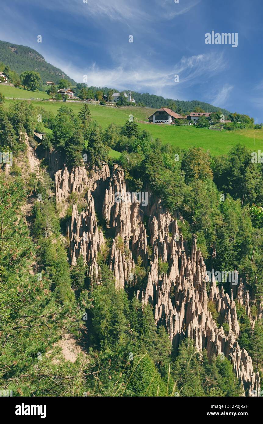 Célèbres pyramides de la Terre à Renon ou Ritten, Tirol du Sud, Italie Banque D'Images
