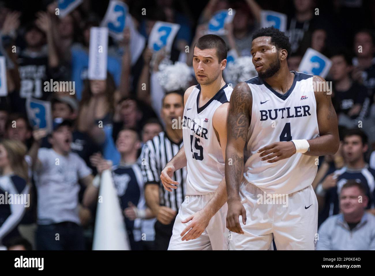 INDIANAPOLIS, IN - NOVEMBER 16: Butler Bulldogs forward Andrew Chrabascz (45) and Butler Bulldogs forward Tyler Wideman (4) walk back on the court after a timeout during the NCAA men's basketball game between the Butler Bulldogs and Northwestern Wildcats on November 16, 2016, at Hinkle Fieldhouse in Indianapolis, IN. (Photo by Zach Bolinger/Icon Sportswire) (Icon Sportswire via AP Images) Banque D'Images
