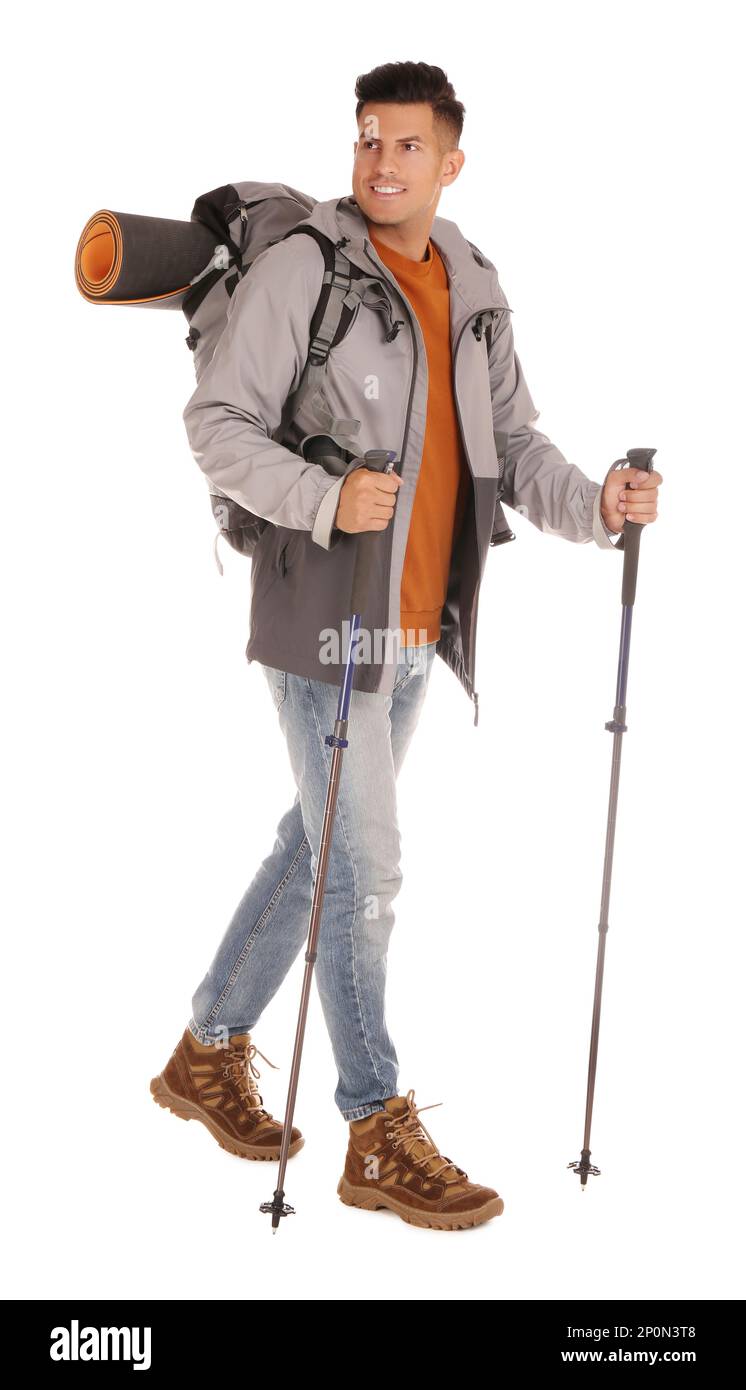 Randonneur mâle avec sac à dos et bâtons de randonnée sur fond blanc Banque D'Images