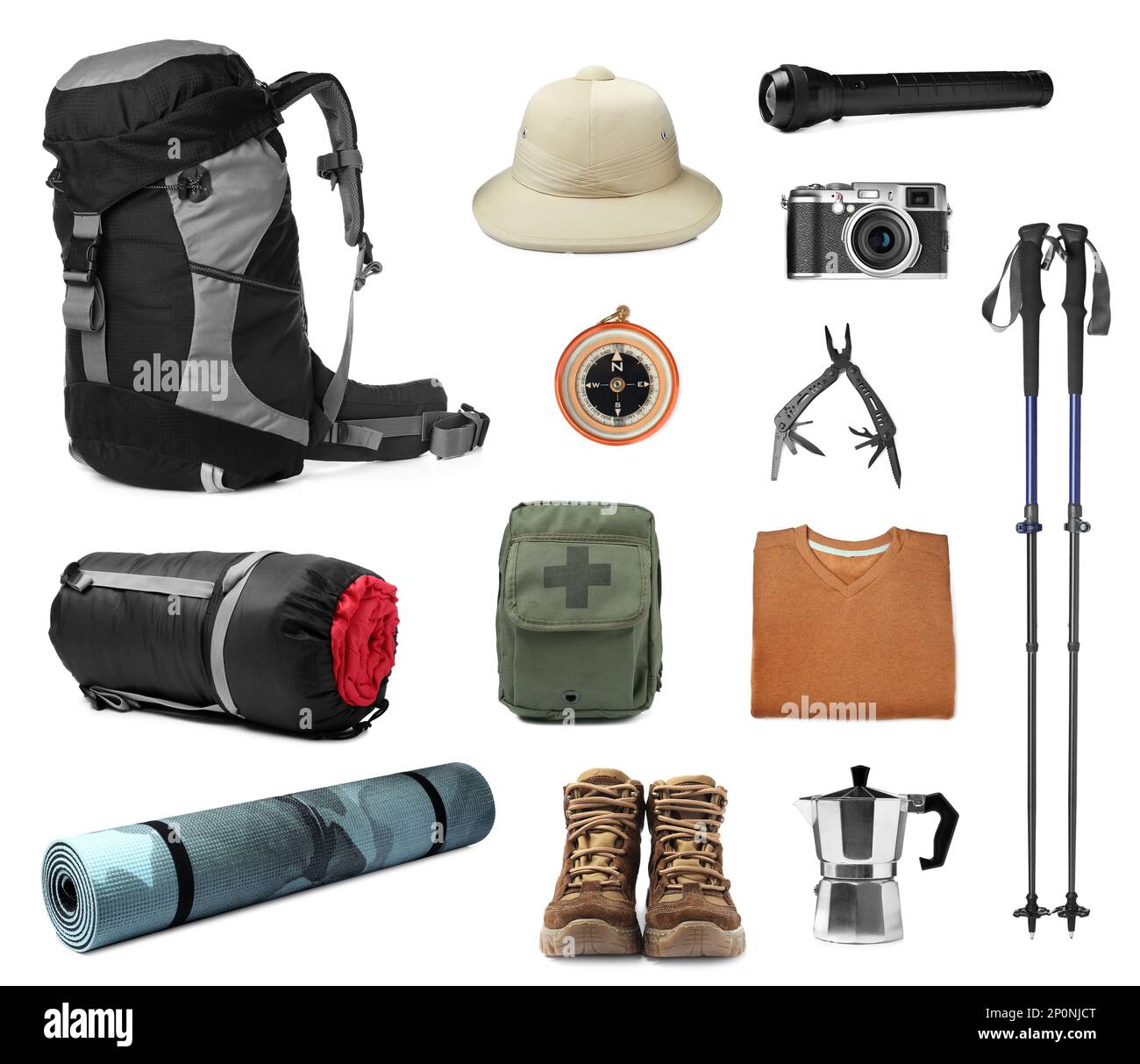 Ensemble avec différents équipements de camping sur fond blanc Banque D'Images